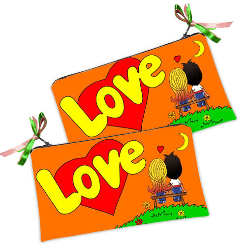 

Косметичка женская Presentville Love is оранжевая 20x12 см