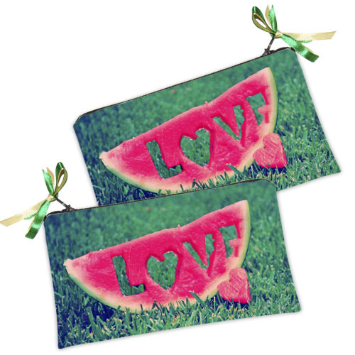 

Косметичка женская Presentville Love из арбуза 20x12 см