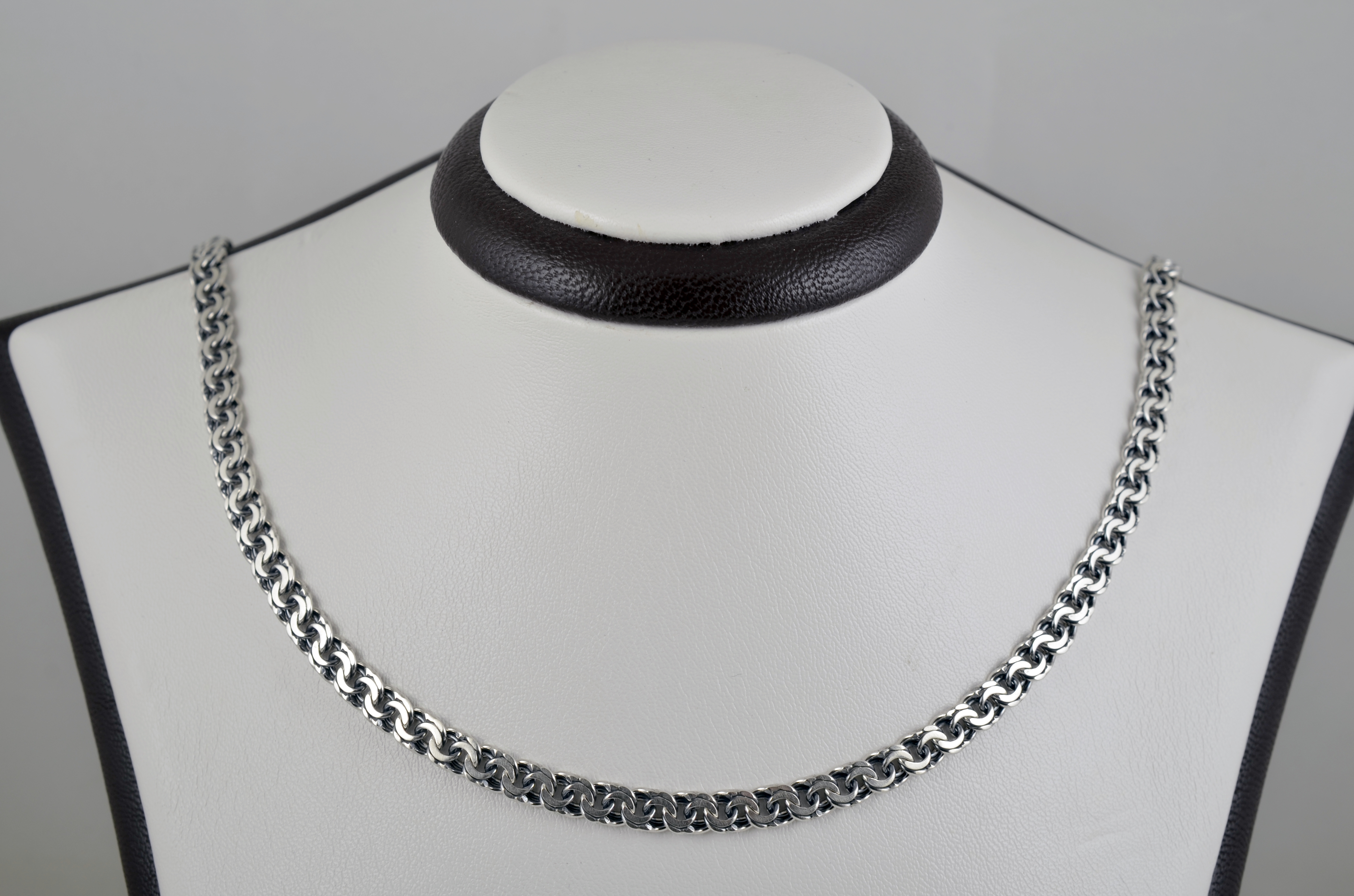 

Серебряная цепочка Meridian 925 пробы Плоский-плоский бисмарк в чернении 65 размер (5122/12650)