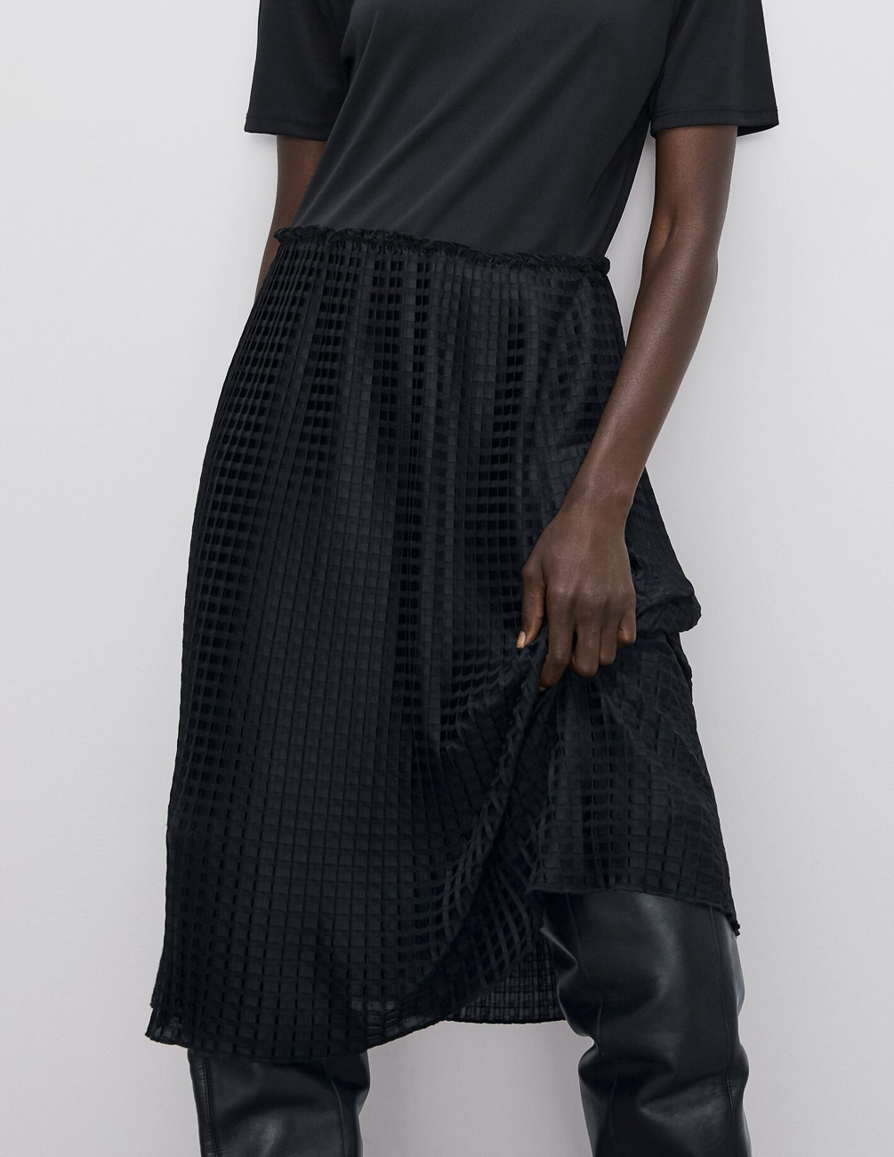 

Платье Zara Ж1060669 (5039/459/800) цвет черный XL