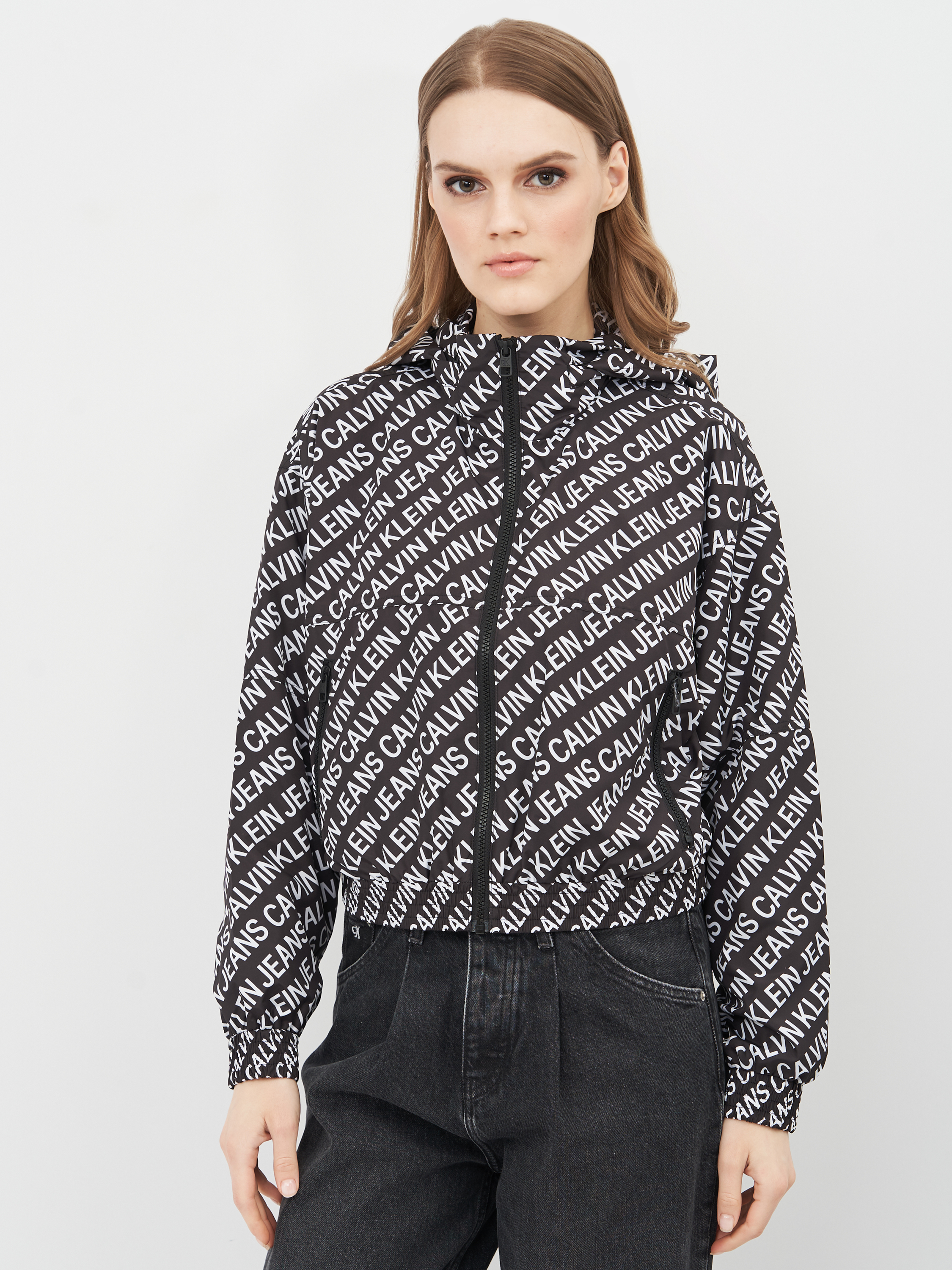 

Ветровка Calvin Klein Jeans Aop Packable Hood Windbreaker J20J215643-BEH S Pvh Black