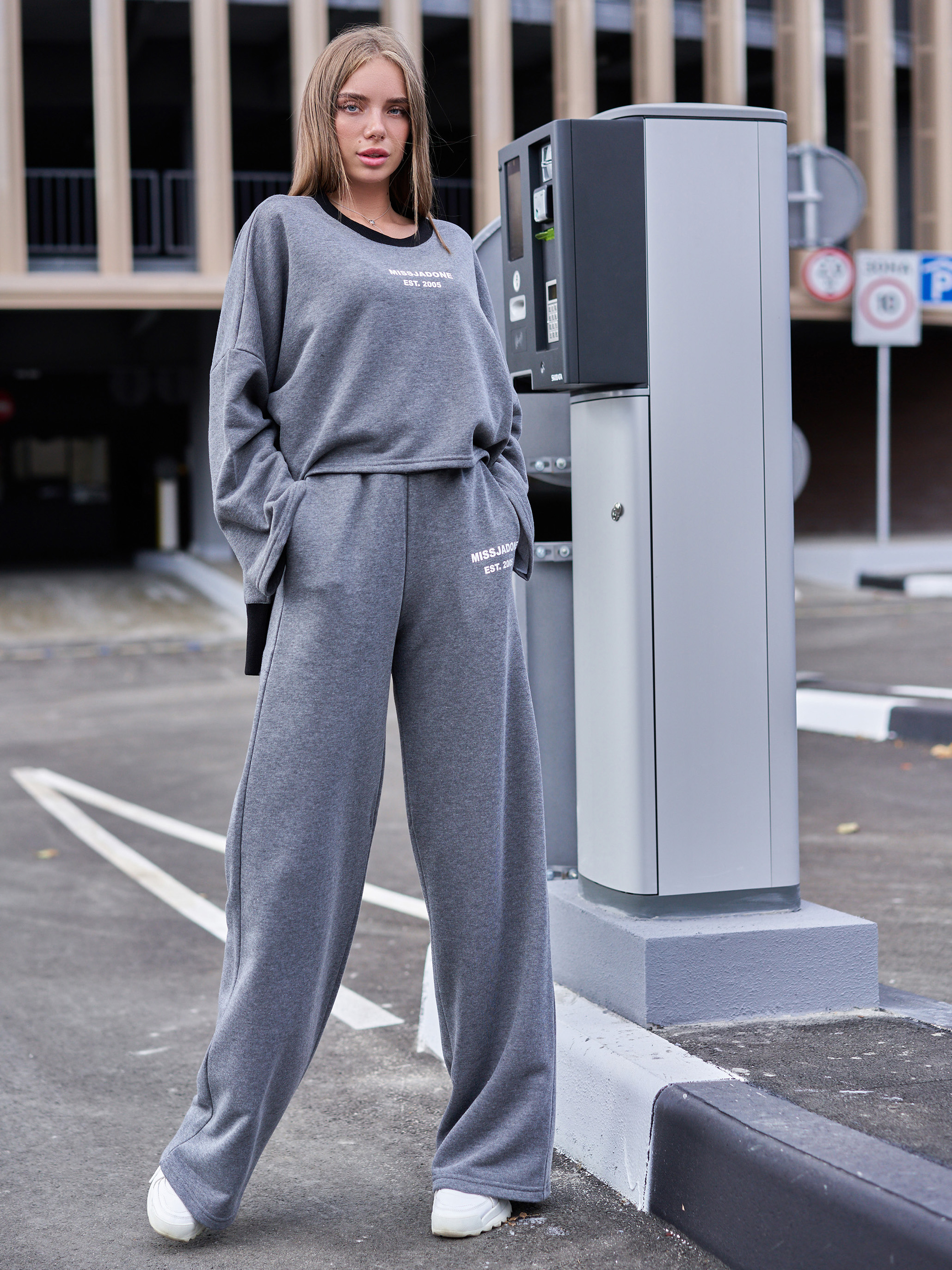 

Женский JADONE FASHION прогулочный костюм с кюлотами и удлиненной спинкой Лесси цвет графитовый  (Прогулочный костюм с кюлотами Лесси Графит, Женский JADONE FASHION прогулочный костюм с кюлотами и удлиненной спинкой Лесси цвет графитовый XL (Прогулочный к