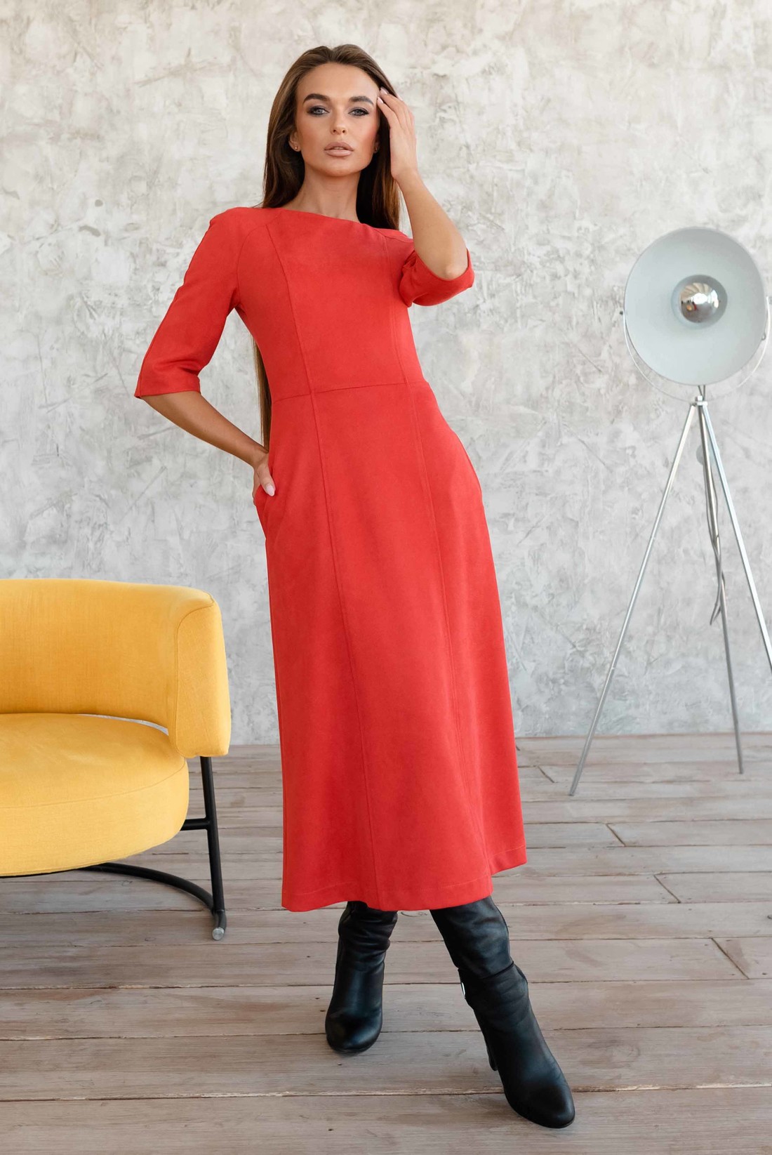 

Женское Rimari замшевое платье с расклешенной юбкой Аделайн цвет красный 46 (ПЛ 1720 красный)