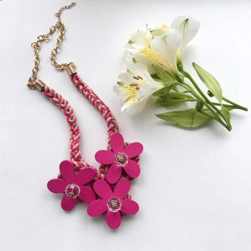 

Колье Miss Odri "Flowers" женское розовое с цветами и отделка деревом + подарочная упаковка