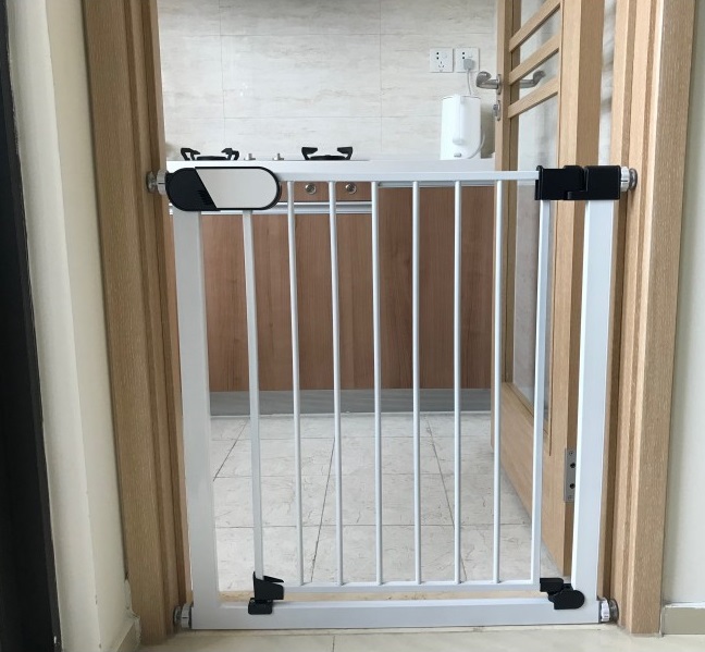 

Захисна перегородка MamaKids чорна