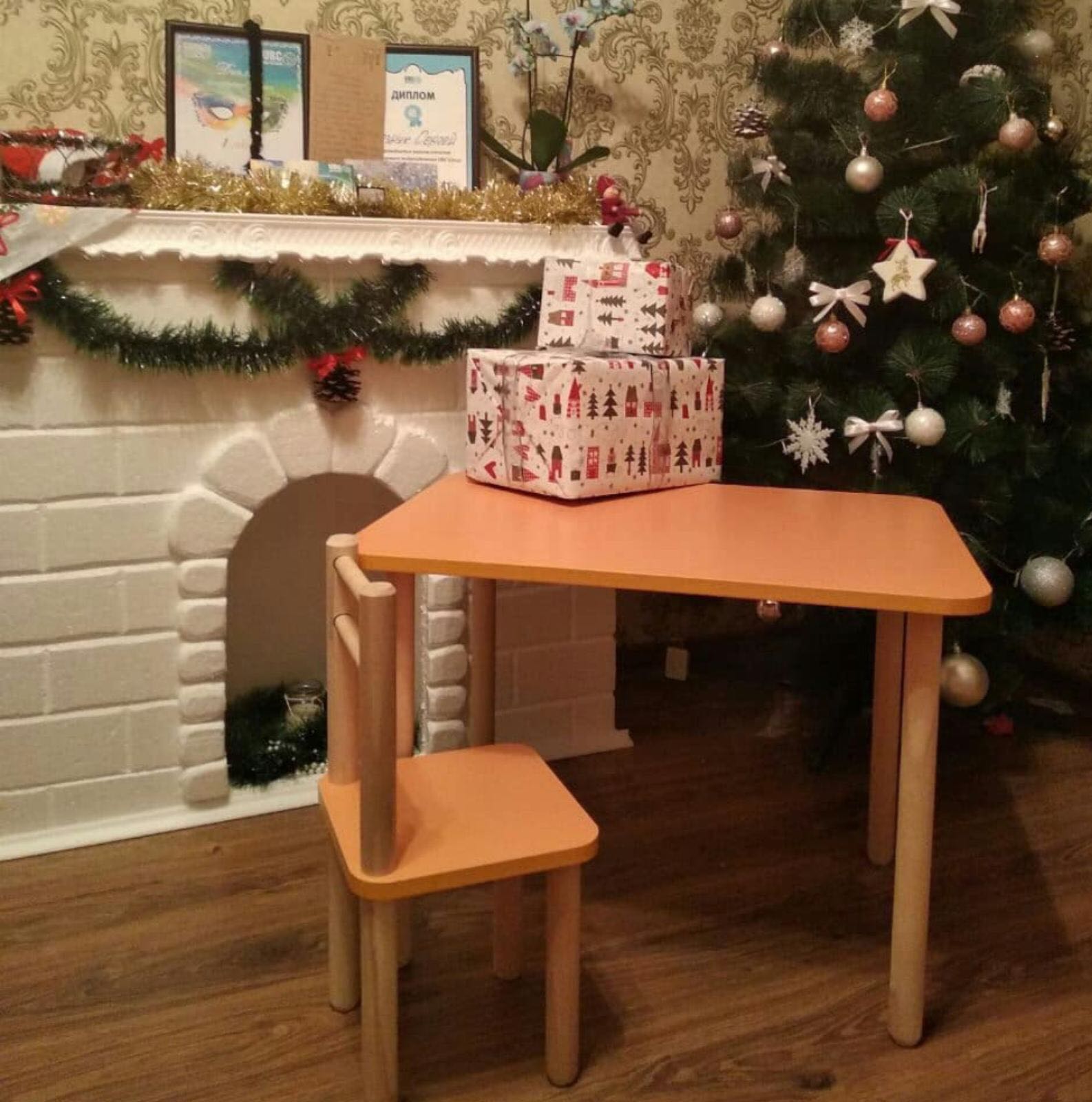 

Столик детский деревянный и стульчик Toys , высота 40 см. Столешница 60/40 см. Белый
