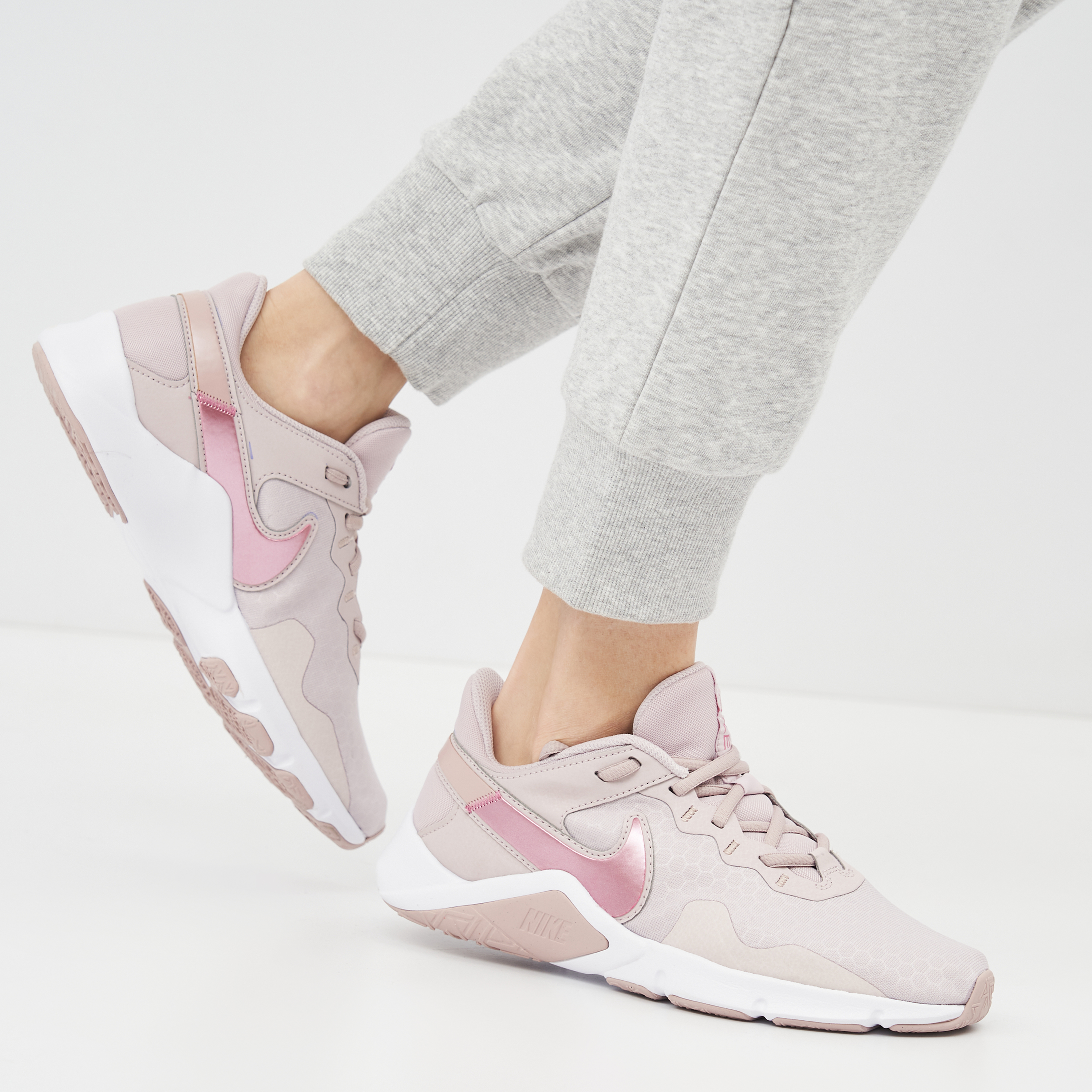 ROZETKA ᐈ Кроссовки Nike W Legend Essential 2 CQ9545-003 40.5 (9) 26 см  (194497958422) купить в Кишинёве, цена в Молдове. Кроссовки Nike W Legend  Essential 2 CQ9545-003 40.5 (9) 26 см (194497958422): обзор, описание,  продажа.