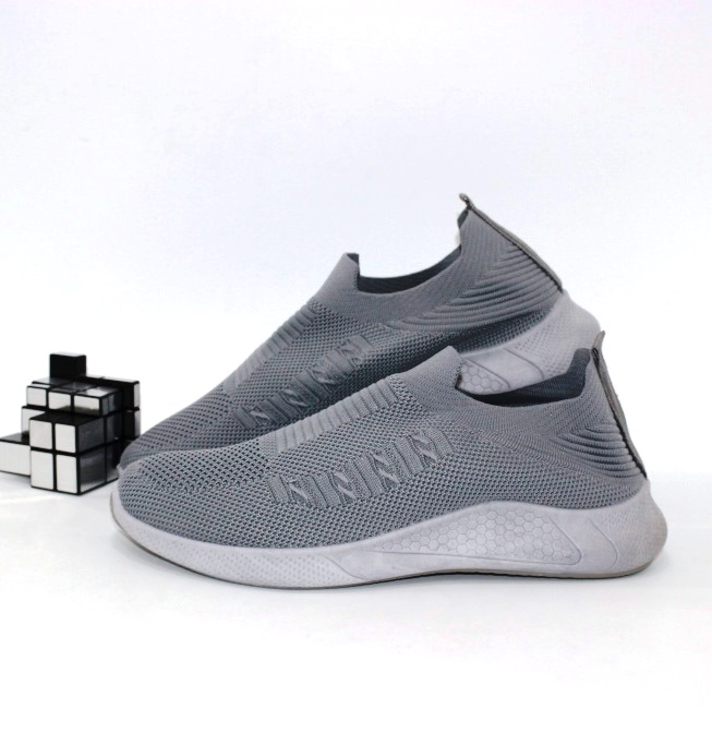 

Кроссовки мужские Lion D45 l.grey 45 28.5см серый