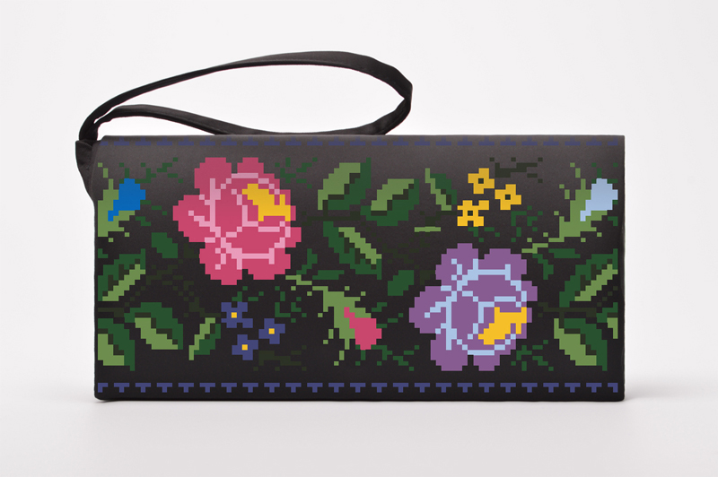 

Набір для вишивки бісером Барвиста Вишиванка заготовки пошитого клатча Одеська троянда (КЛ124дЧ1301k)