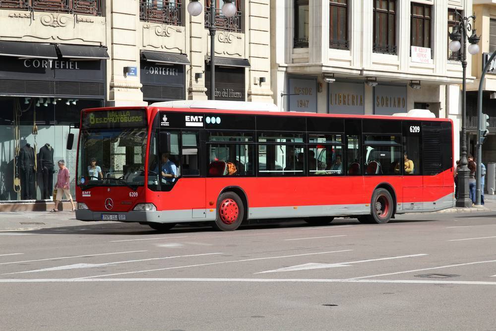 

Картина на холсте LaPrint Автобусы 90х60 см