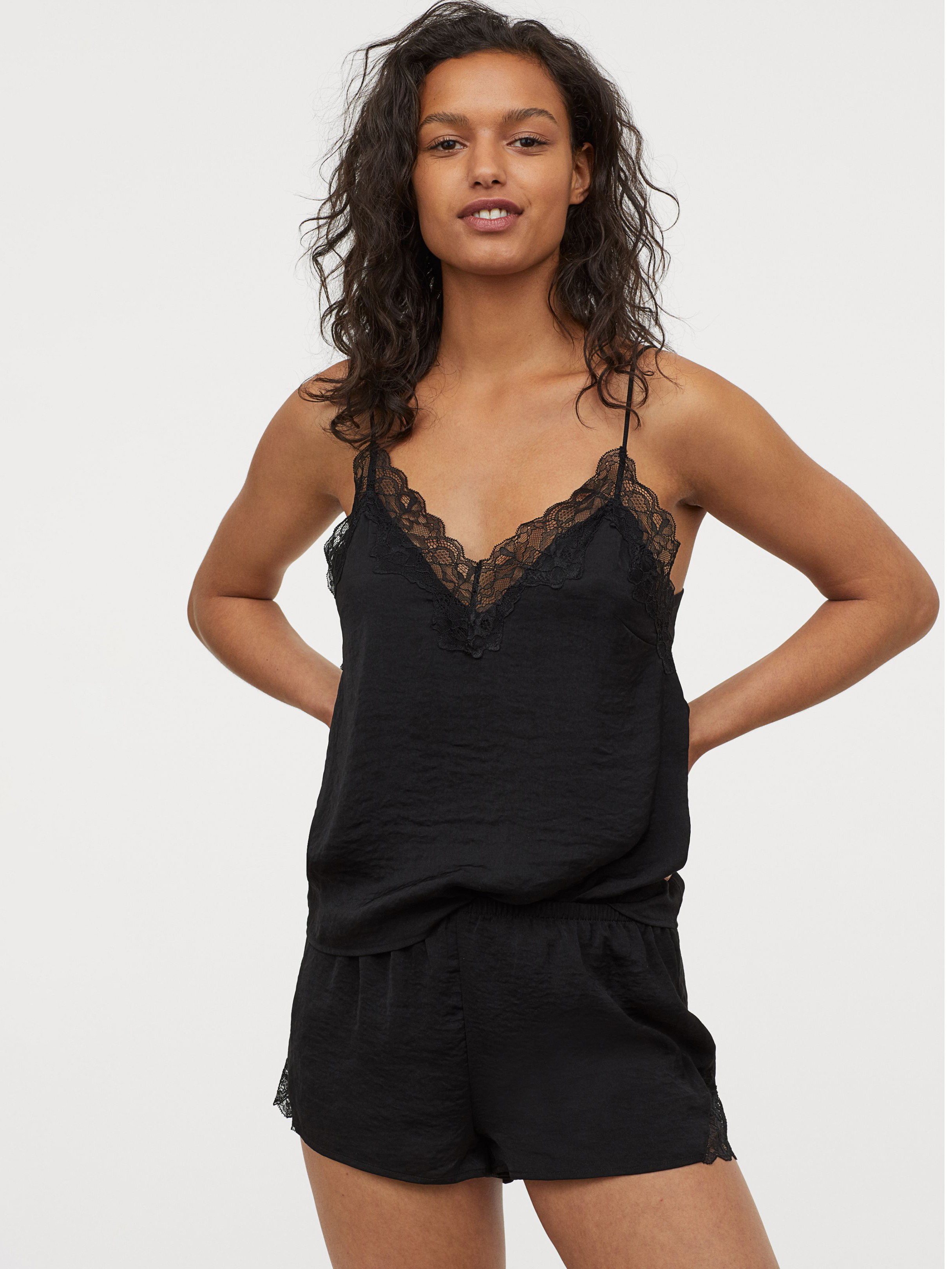 

Шорты пижамные H&M 0700851-9 M Черный/Кружево