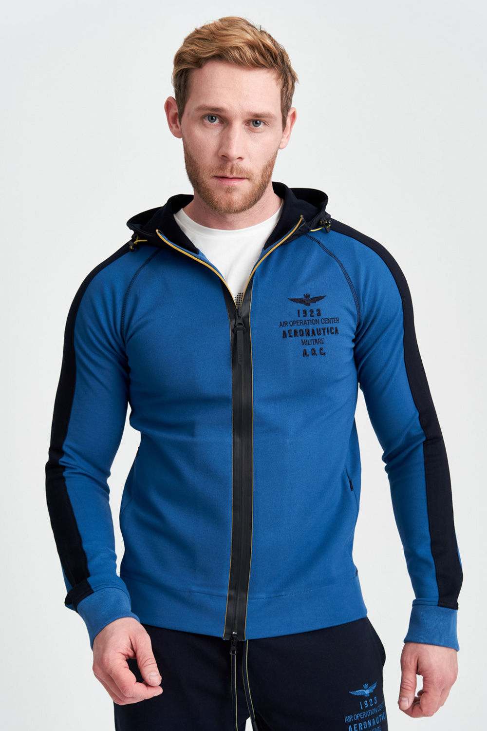 

Синяя кофта с капюшоном "A.O.C." Aeronautica Militare 3964 L