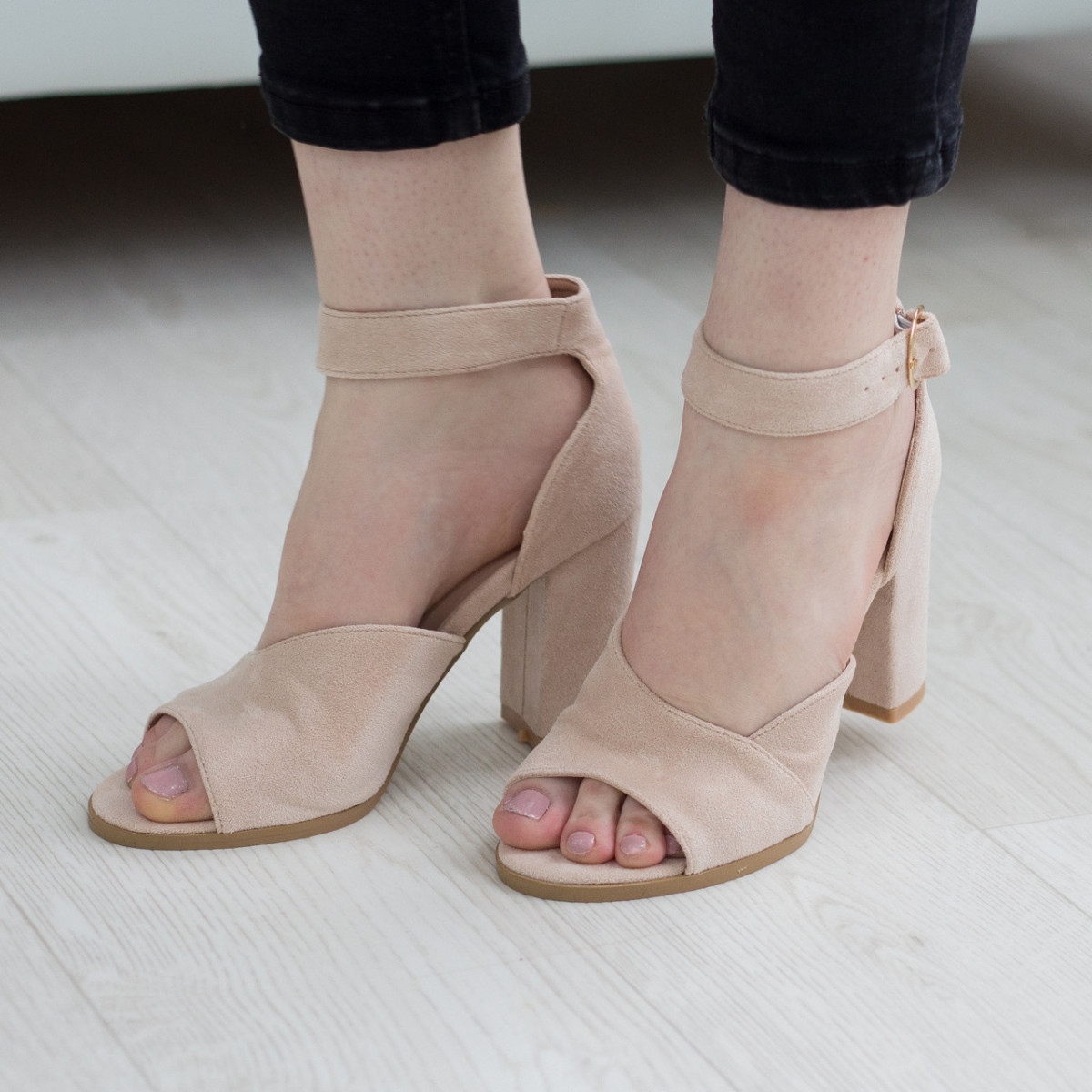 

Женские босоножки Shoes Absinthe 2783 35 размер 23 см Бежевый