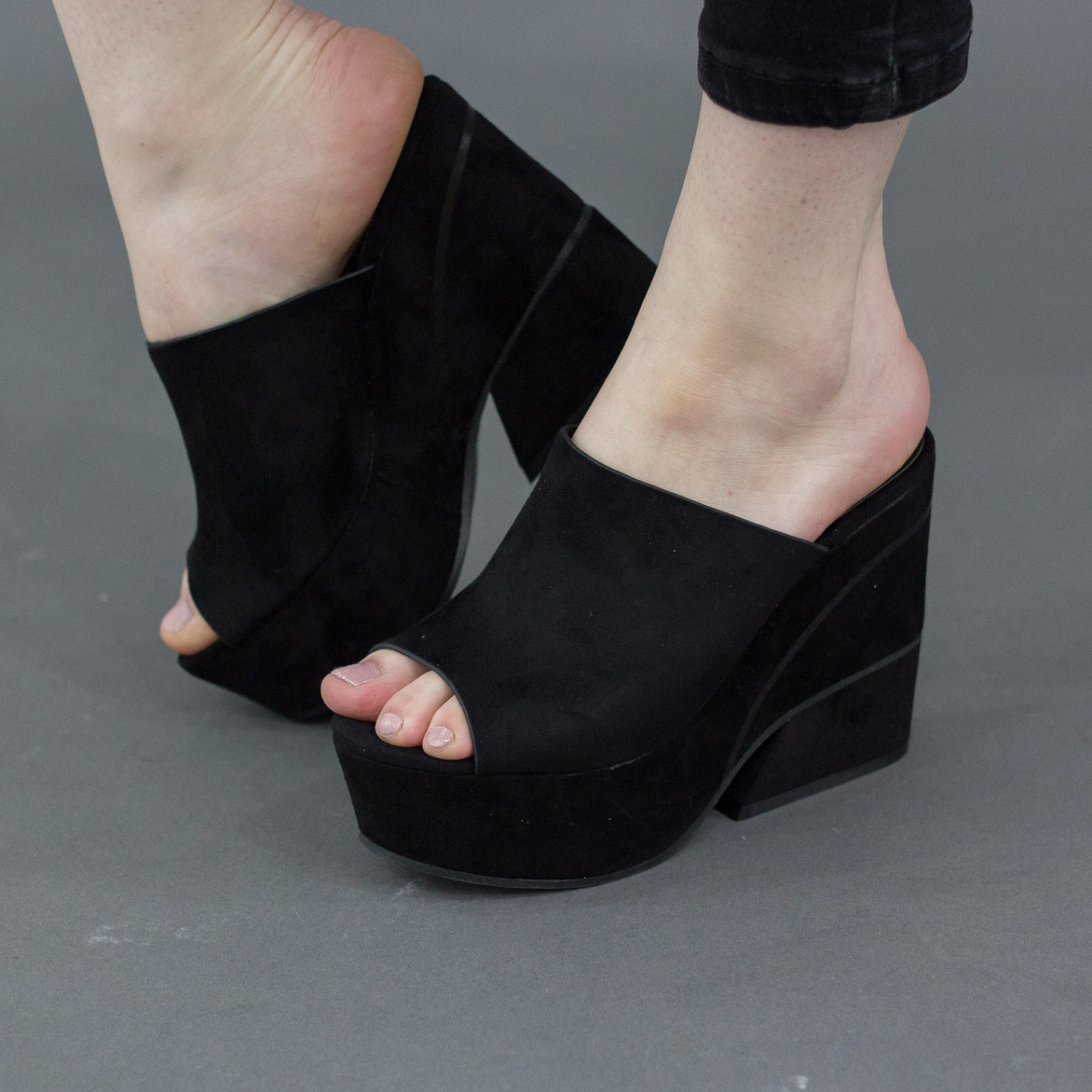

Мюли женские Shoes Gabriella 2808 36 размер 23 см Черный