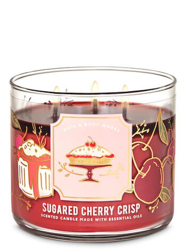 

Свеча ароматическая трехфитильная Bath and Body Works Sugared Cherry Crisp 411 г