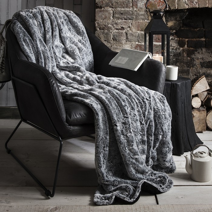 

Плед Gallery Direct Kilburn Fur Throw серебро