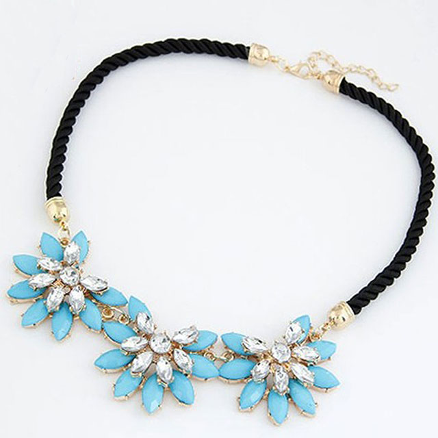 

Колье Три цветка DiaDemaGrand Золотой с голубым камнем (011553167-8-5)