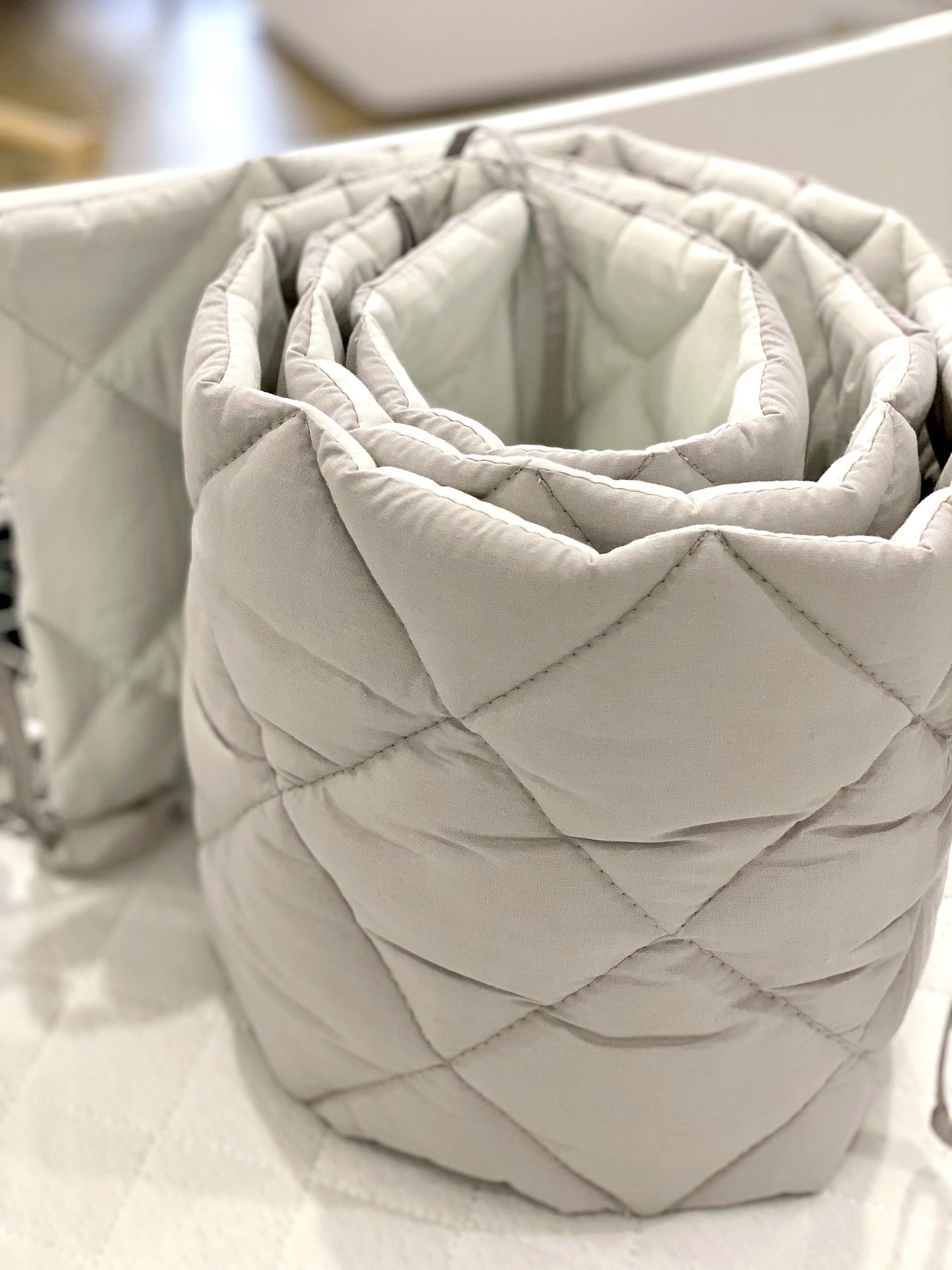 

Бортик стеганный в десткую овальную кроватку Lamon White&Grey 225х26