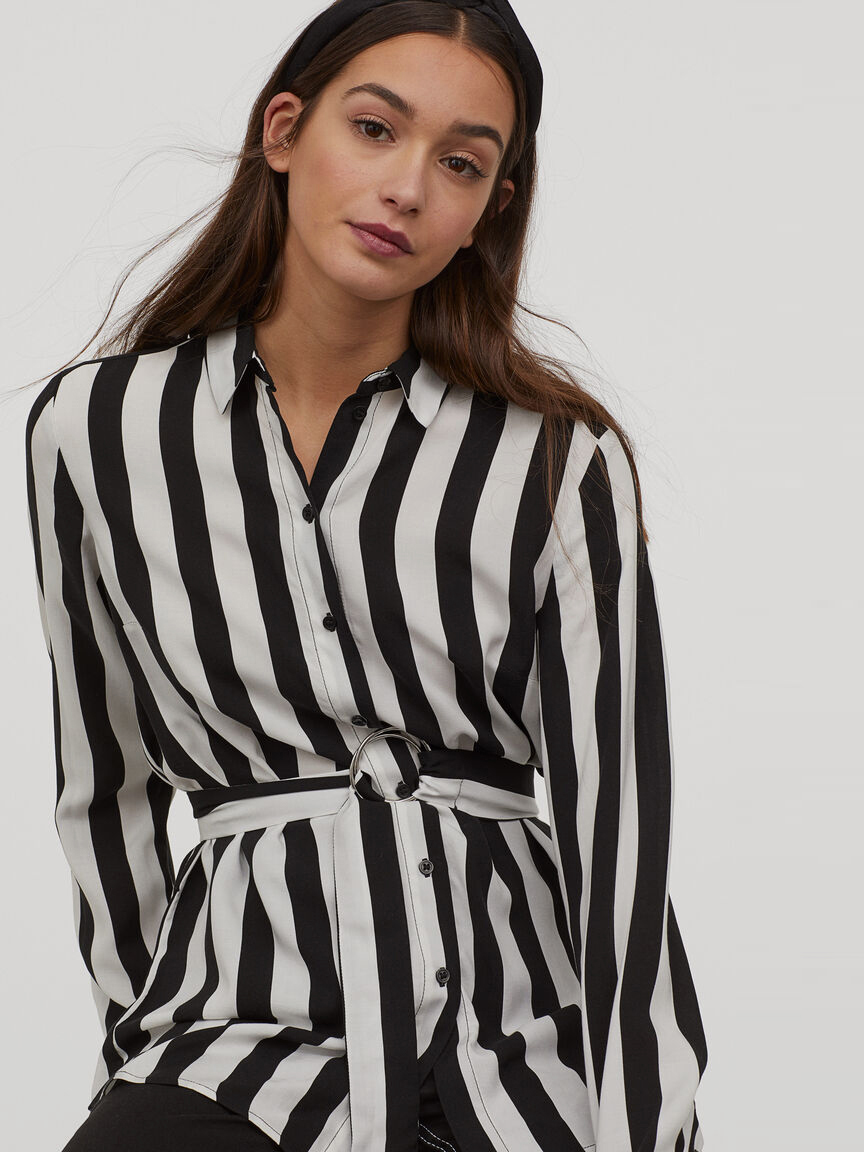 

Рубашка H&M 0861023-1 36 Черная с белым