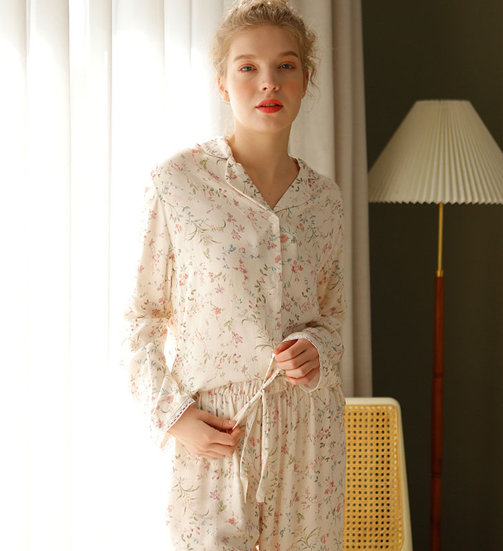 

Пижама женская Vintage flowers Berni Fashion (S) Молочный