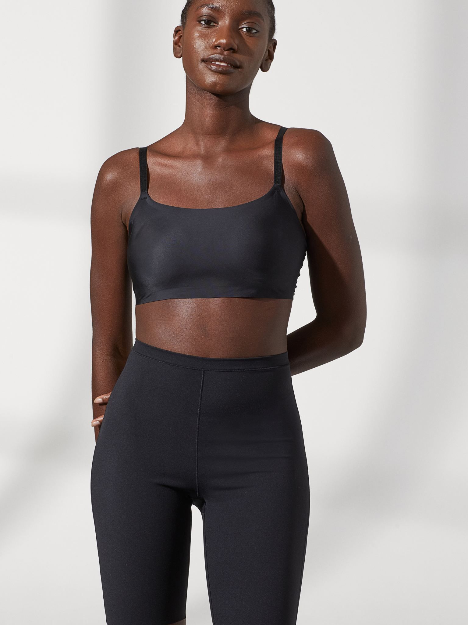 

Спортивные шорты H&M 1003-8789182 S Черные