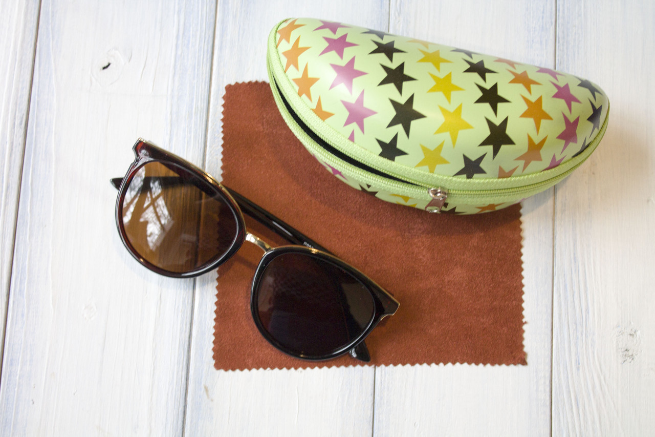 

Очки женские солнцезащитные Shust с футляром коричневые P9934-1