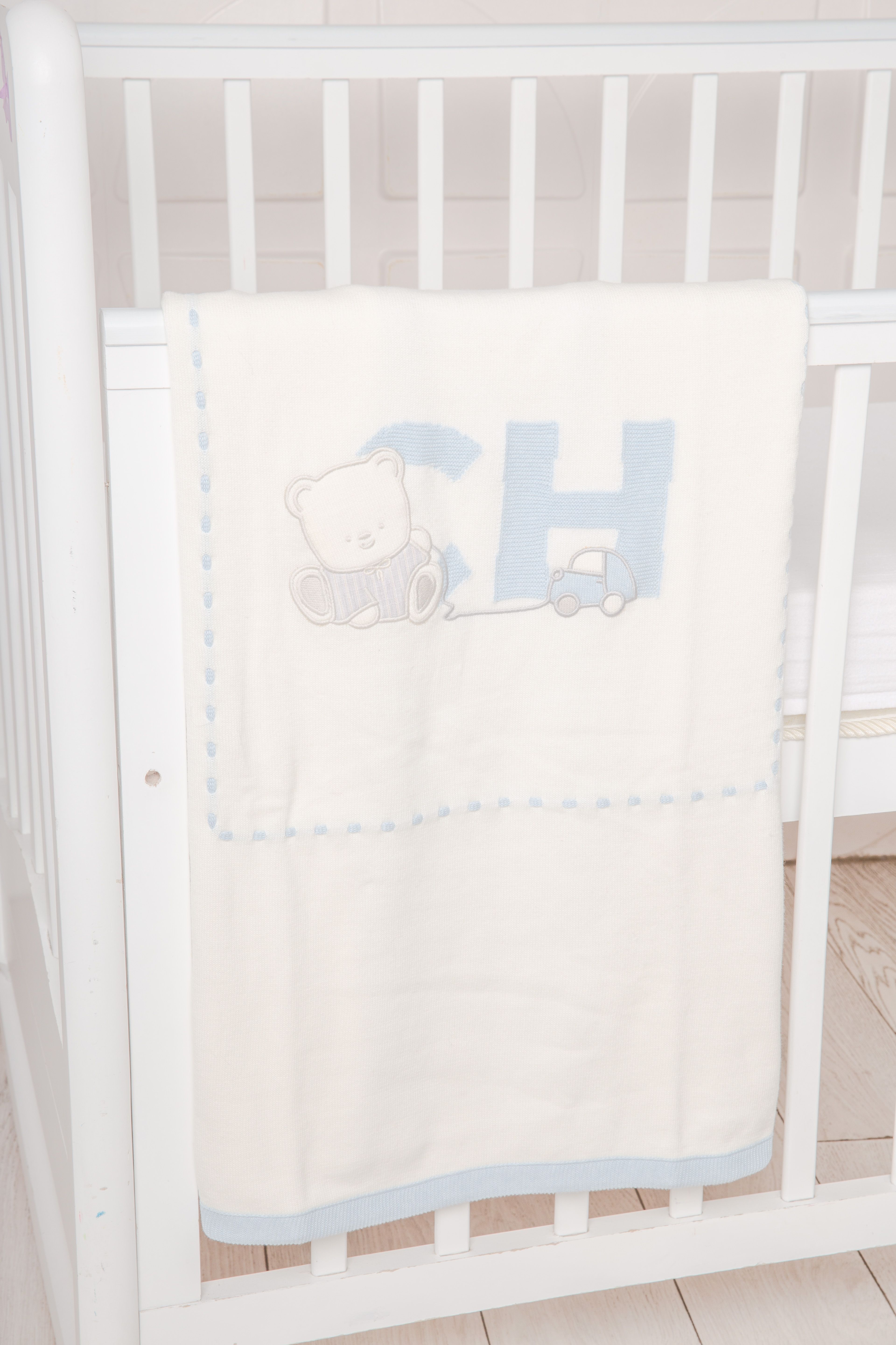 

Плед Choupette вязаный с апликацией голубой 80см*80cм (600-43)