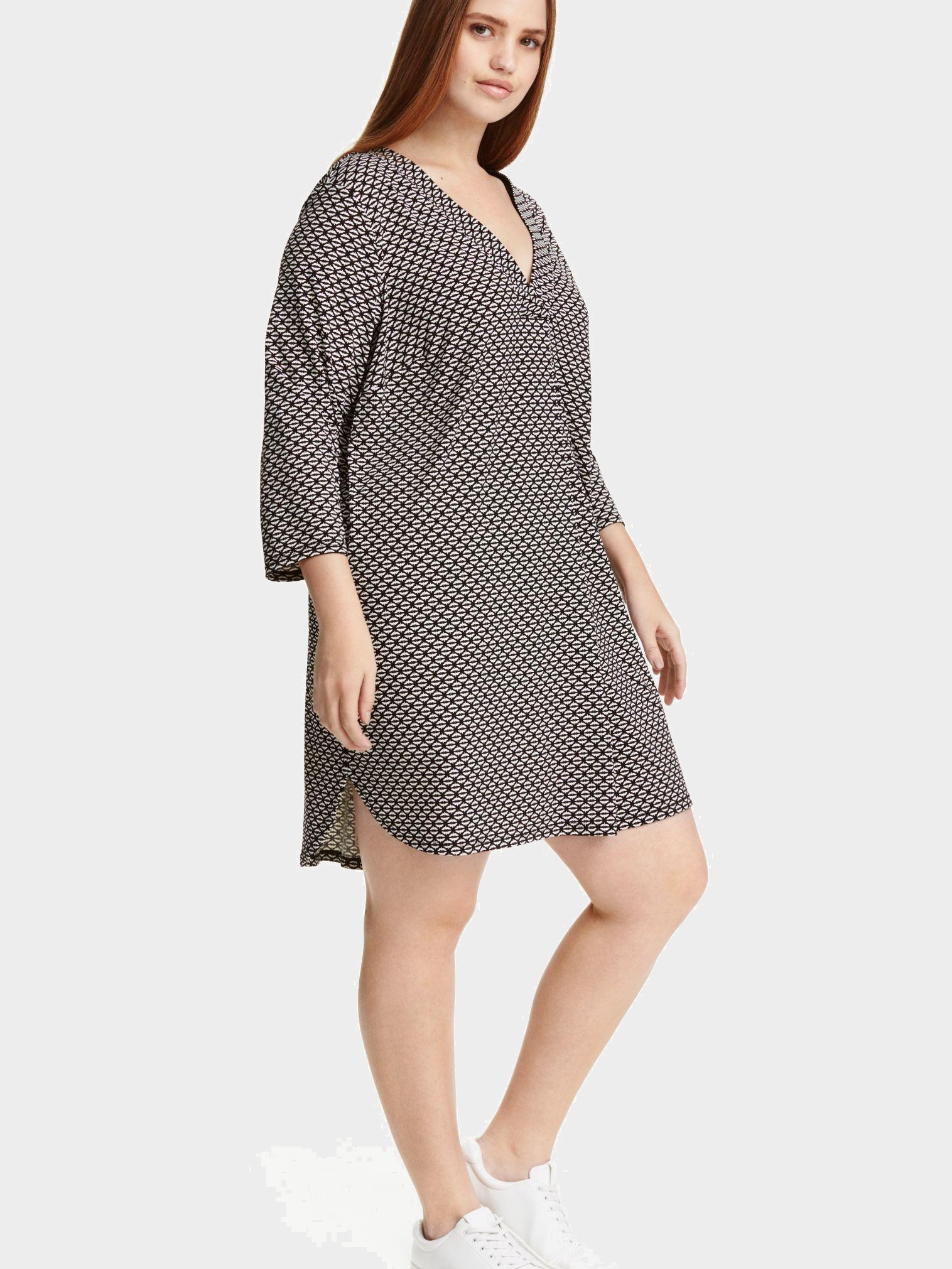 

Платье H&M 3939804-ACRV 3XL Черное с белым