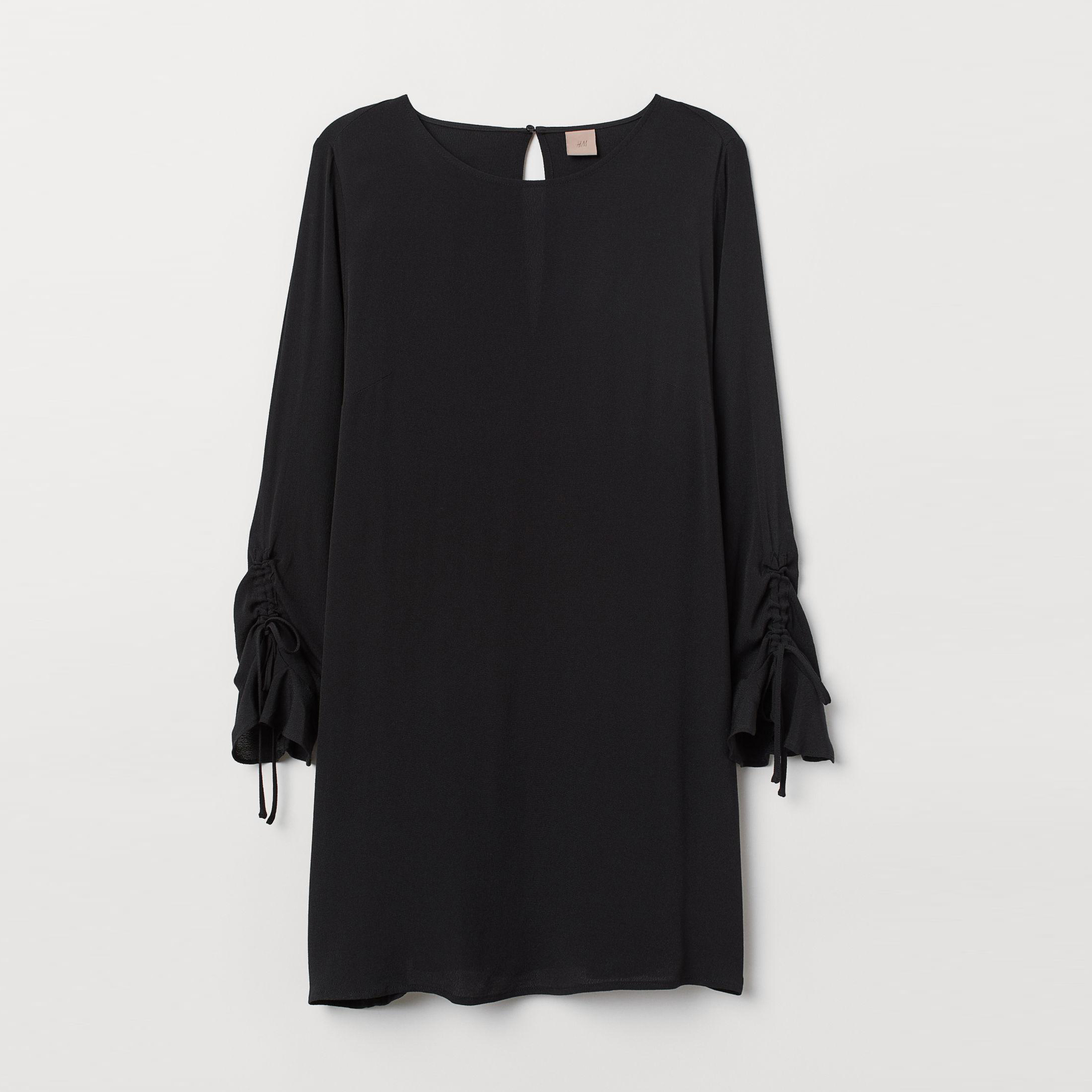 

Платье H&M 7470509-AAAD 46 Черное