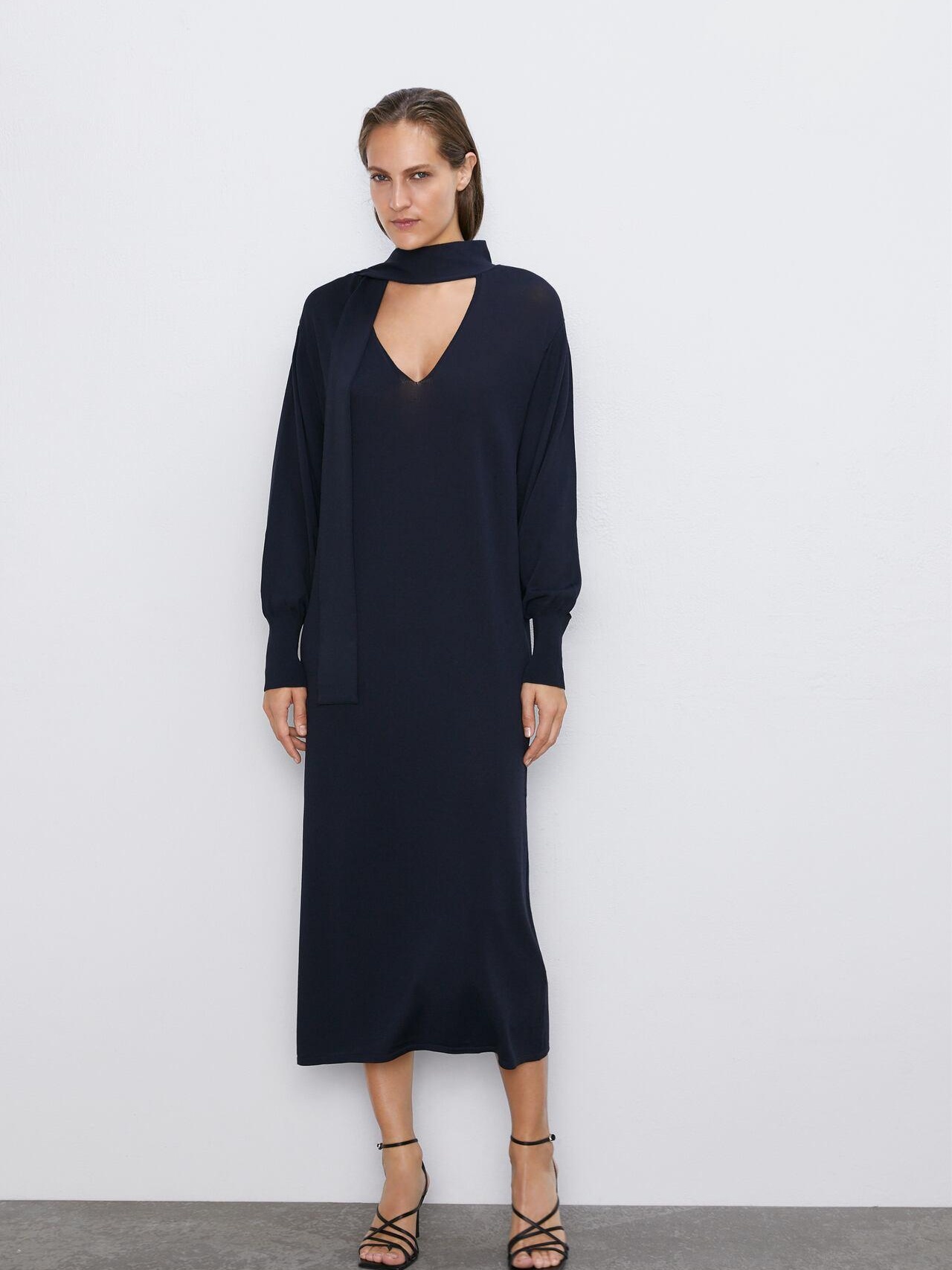 

Платье Zara 1822/122/401-AAQJ S Темно-синее