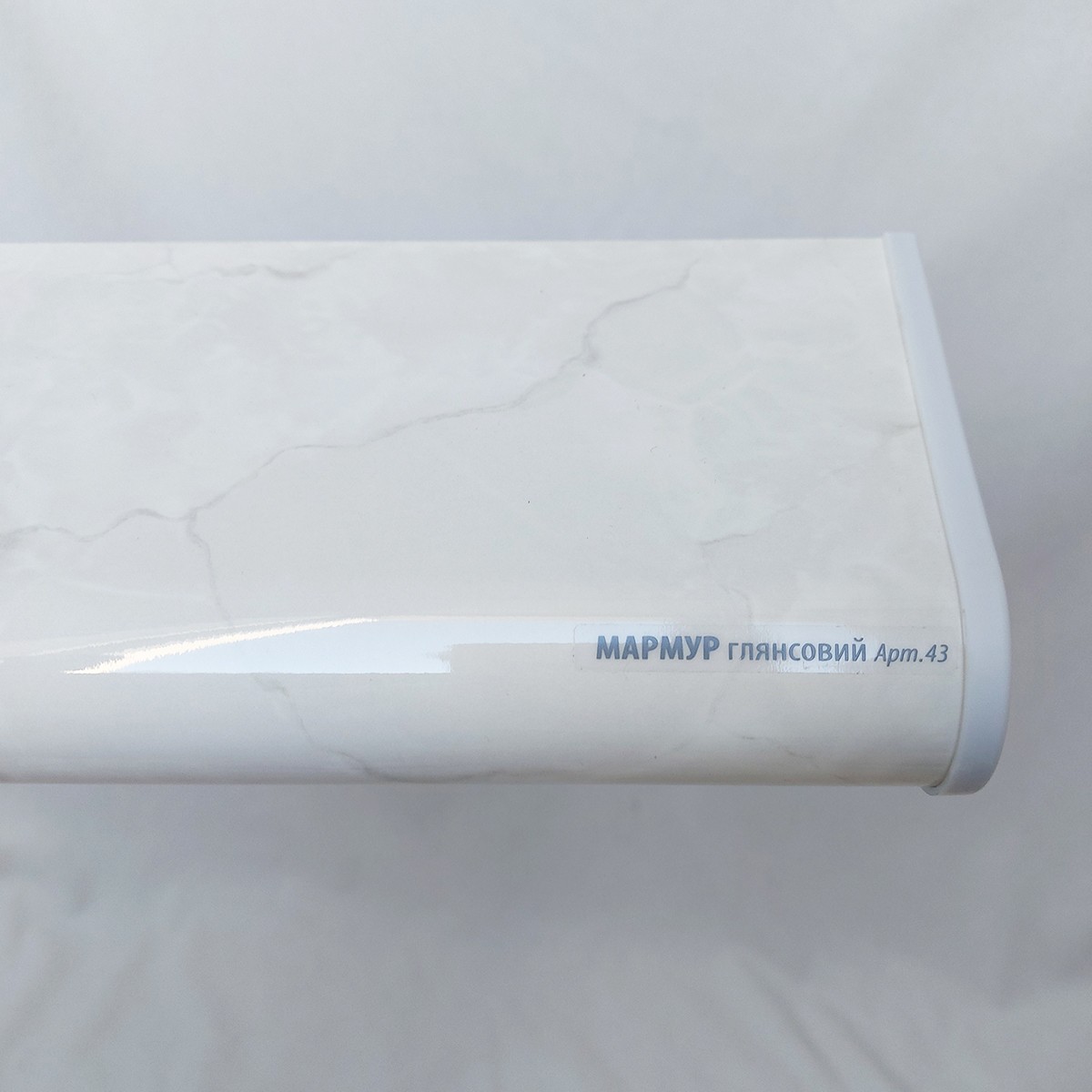 

Подоконник PLASTOLIT мрамор глянец 500х4500 2 капиноса