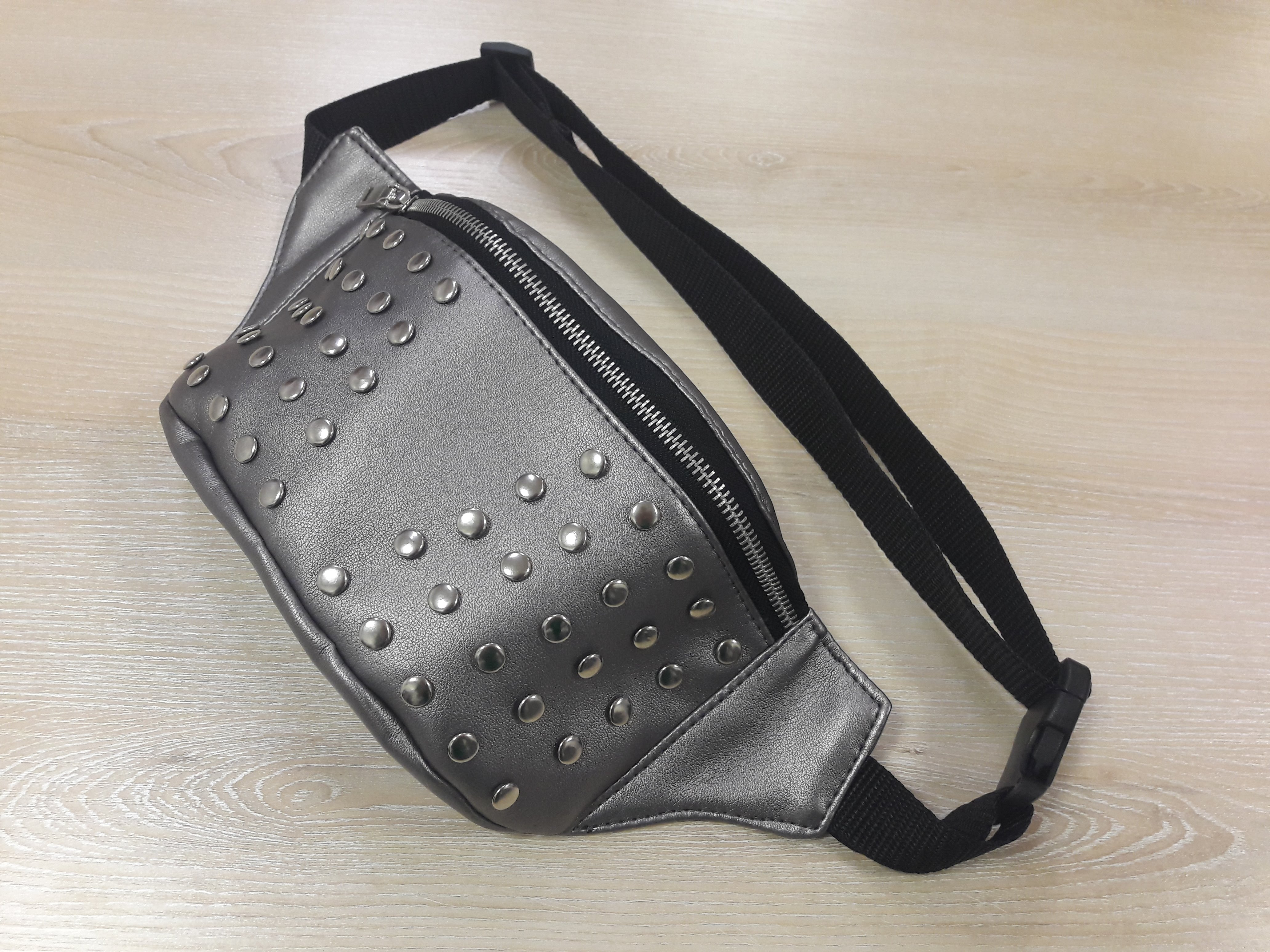 

Сумка на пояс бананка Sambag Tirso MSS silver dark з хольнітенами