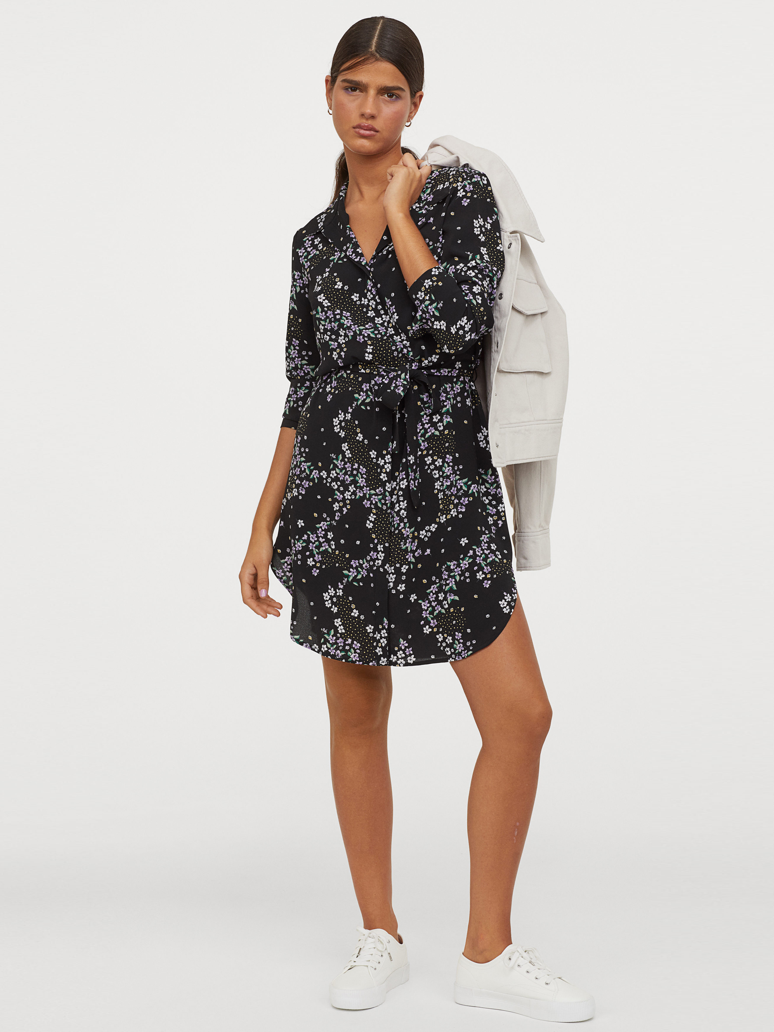 

Платье H&M 0856440-1  Черное цветы, Платье H&M 0856440-1 44 Черное цветы