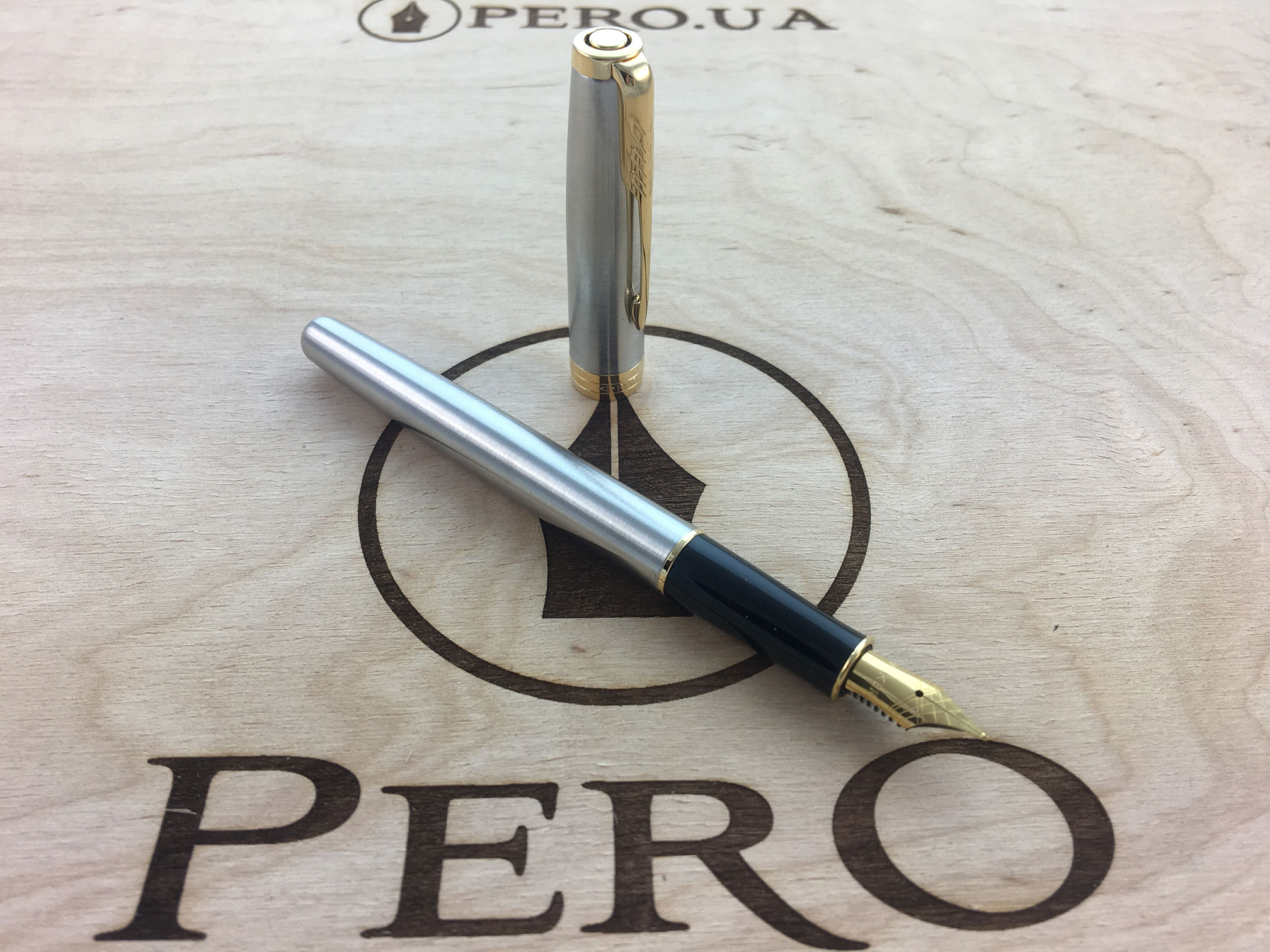 

Перьевая ручка Parker SONNET 17 Stainless Steel GT FP F Паркер 84 111