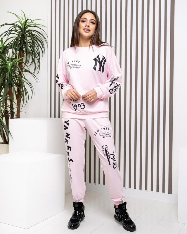 

Женский спортивный костюм с принтом MB Lid розовый размер L-XL