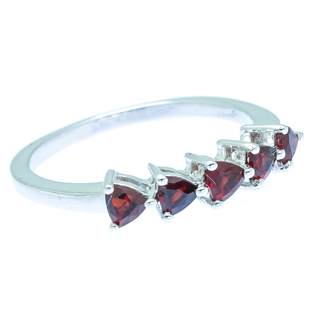 

Срібна каблучка 925 проби 2,01 гр з мозамбікськими гранатами 0,6 карат колекція "Подих Візантії" Valentine розмір 18.5