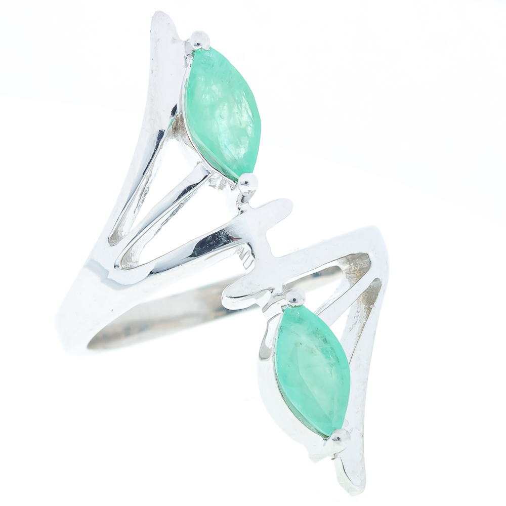 

Срібна каблучка 925 проби 5,1 гр з колумбійськими смарагдами класу AAAА 0,9 карат Valentine розмір 17.5