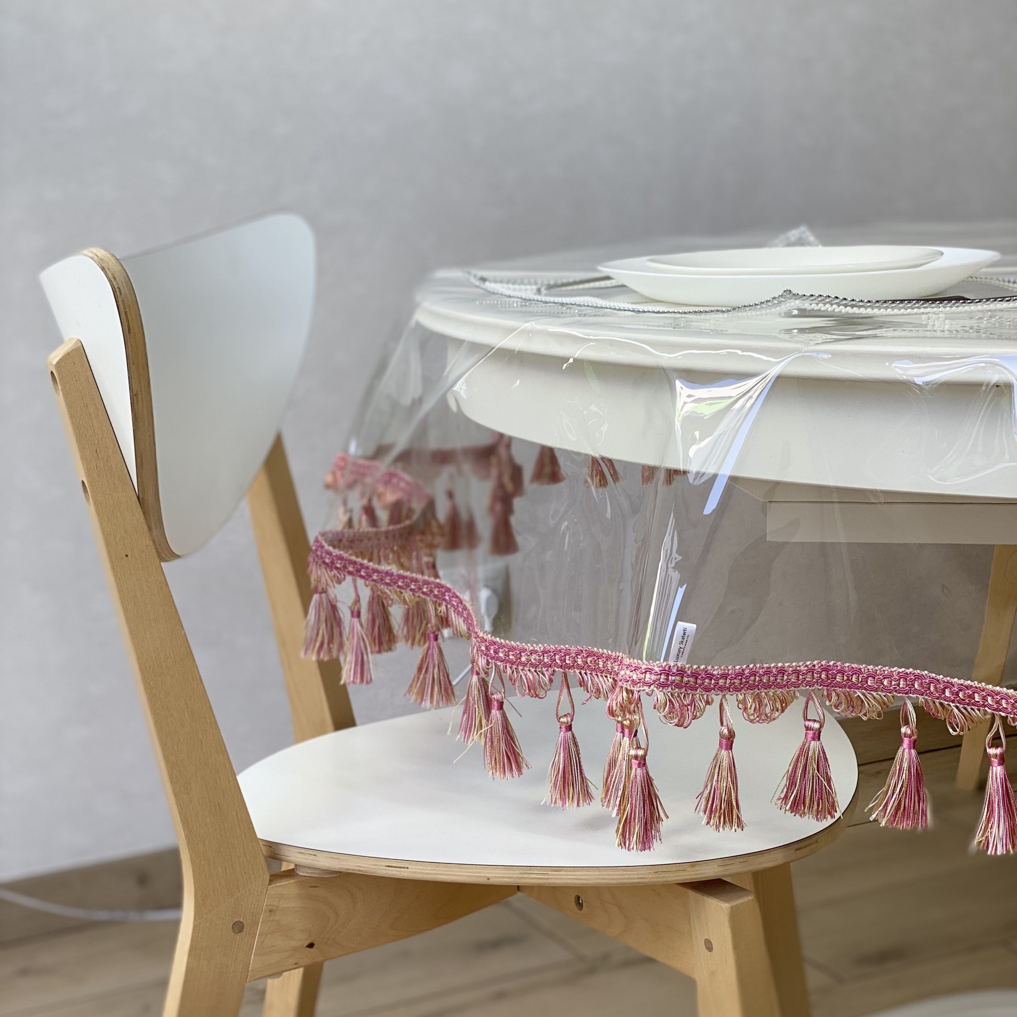 

Силиконовая Скатерть с розовой бахромой 190х120 см