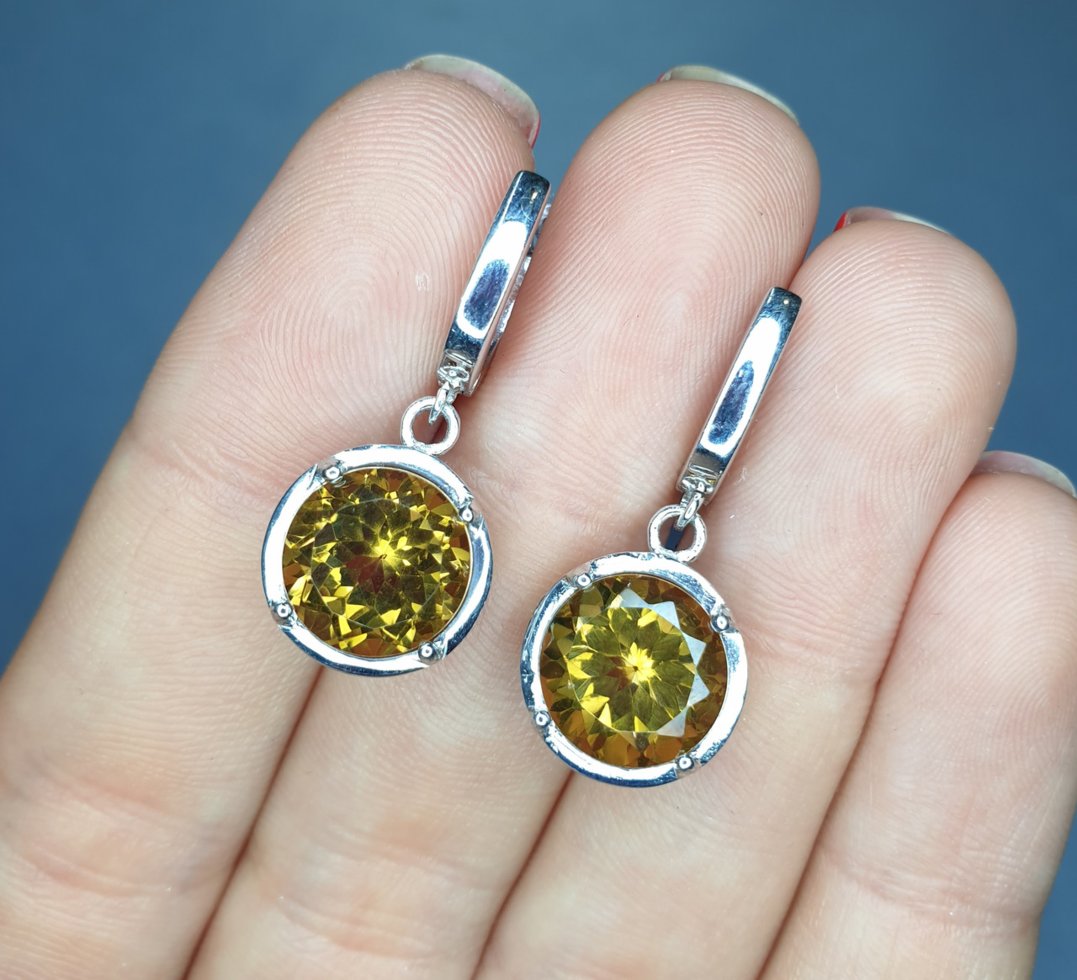 

Сережки серебряные с султанитом 5,95 г