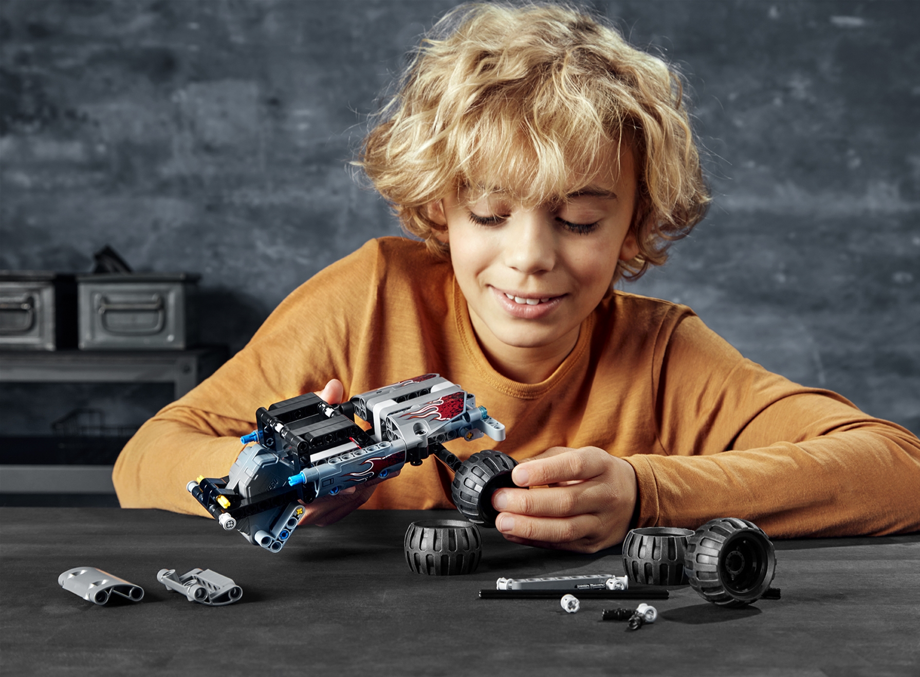 Конструктор LEGO TECHNIC Машина для побега 128 деталей (42090) – фото,  отзывы, характеристики в интернет-магазине ROZETKA | Купить в Украине:  Киеве, Харькове, Днепре, Одессе, Запорожье, Львове