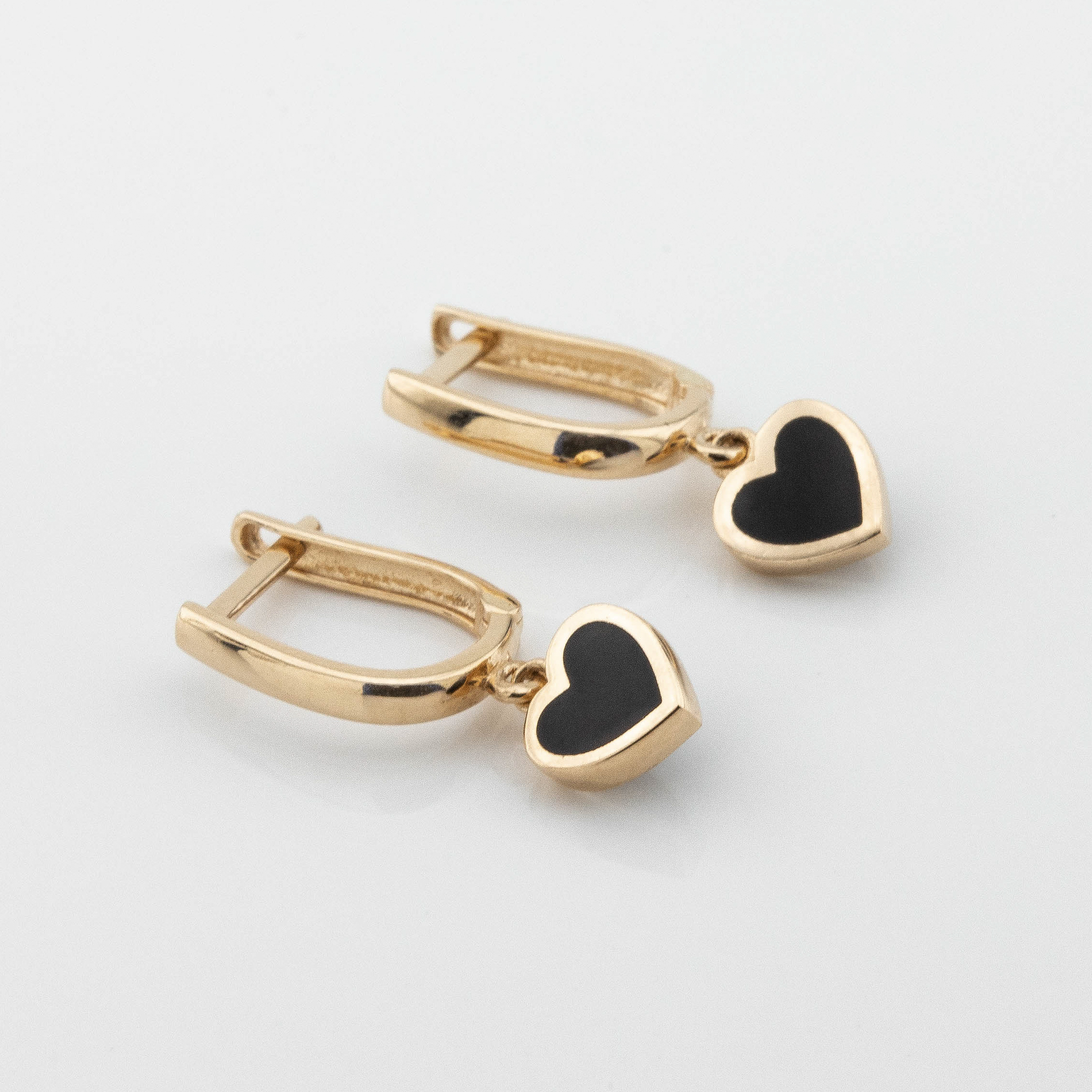 

Серьги Сердечки с ониксом в красном золоте c121727 Диамант