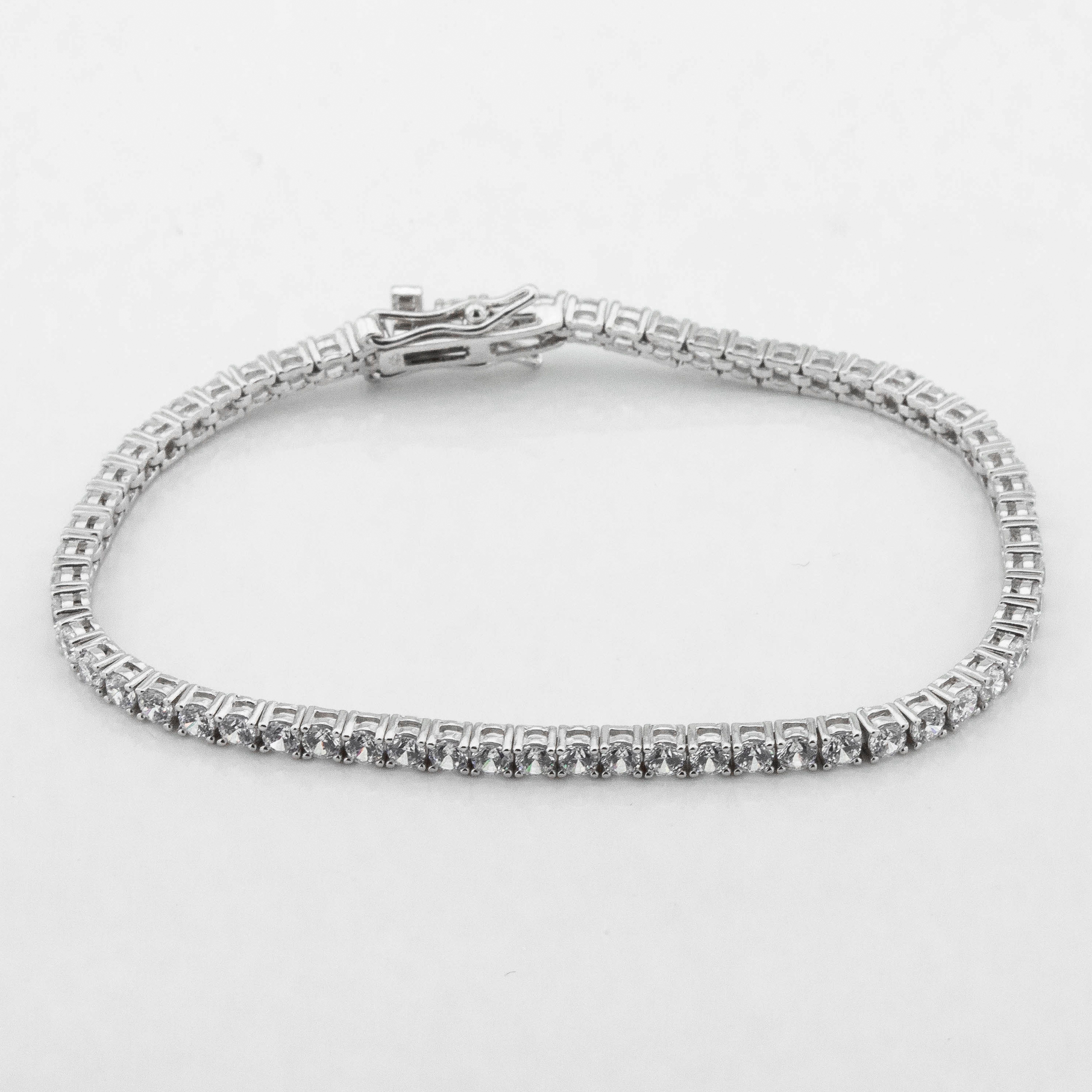 

Серебряный теннисный браслет с фианитами b15879 Диамант