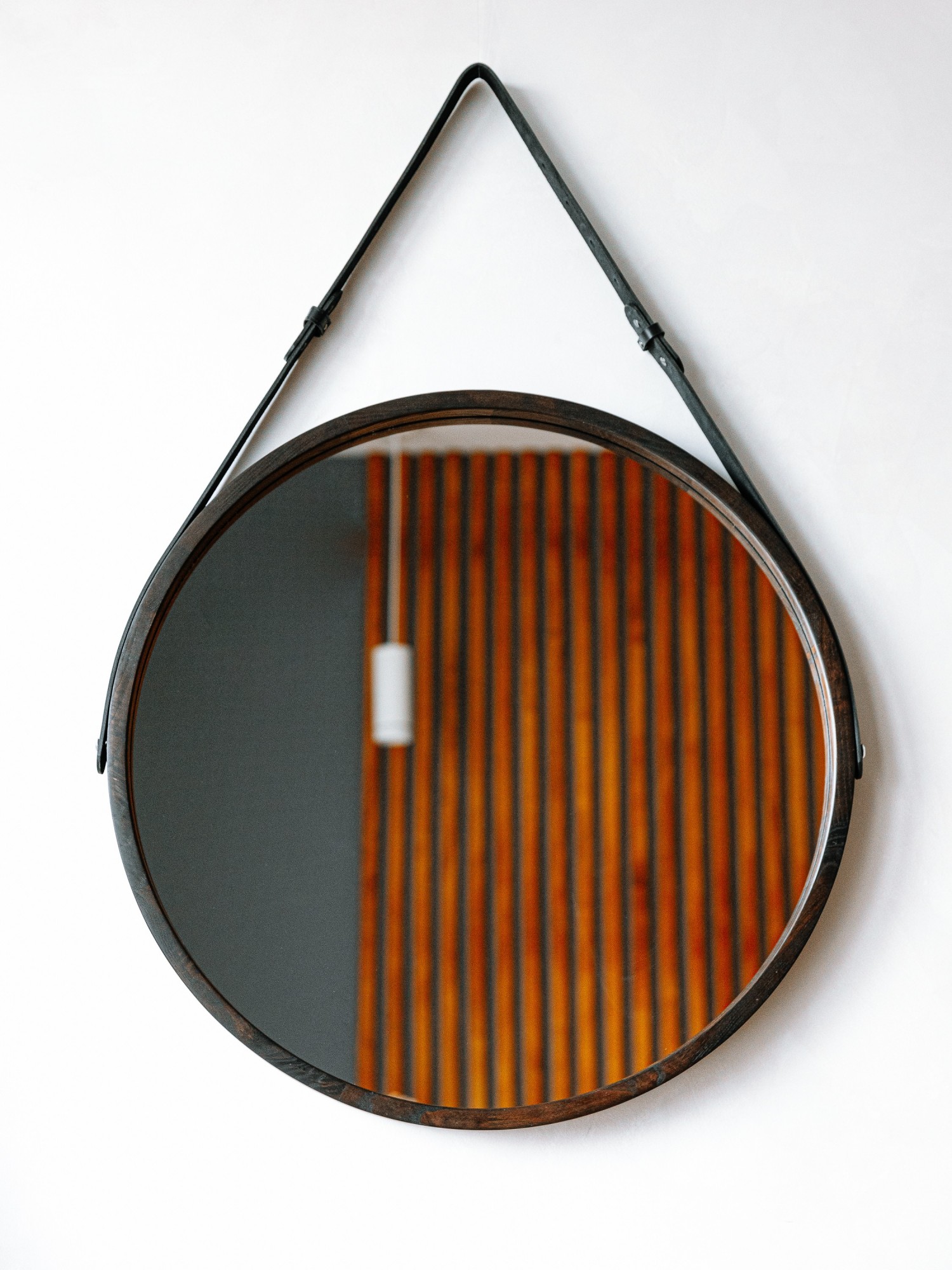 

Зеркало Luxury Wood деревянное круглое 50см Pythagoras black (с ремнем)