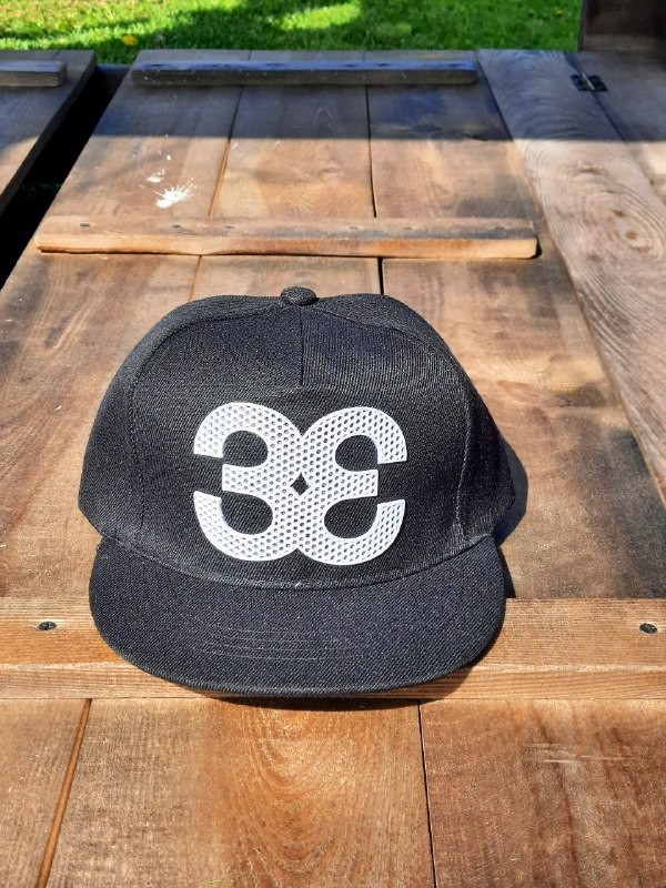 

Чоловіча бейсболка snapback SM061