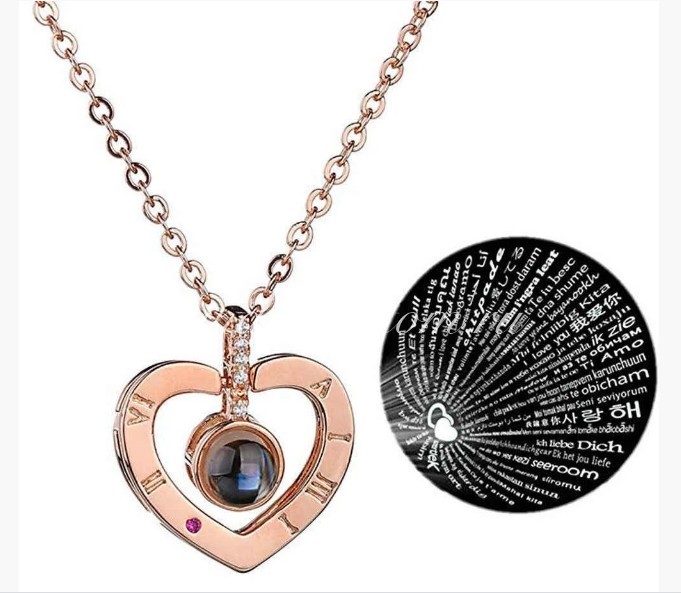 

Кулон проектор в форме сердца с надписью Я Тебя Люблю на 100 языках мира