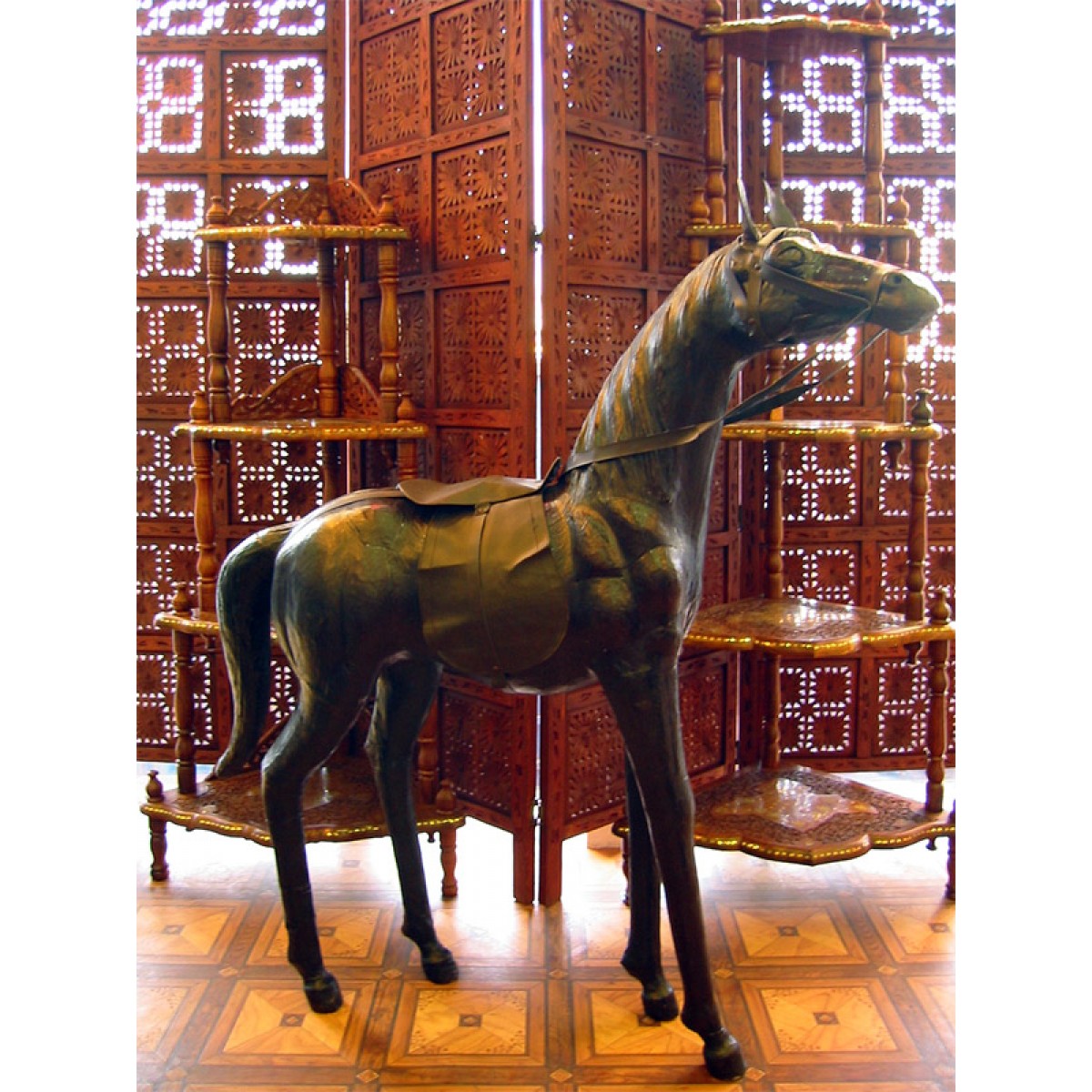 

Статуэтка Конь кожа (36")(106х93х26 см) 55030