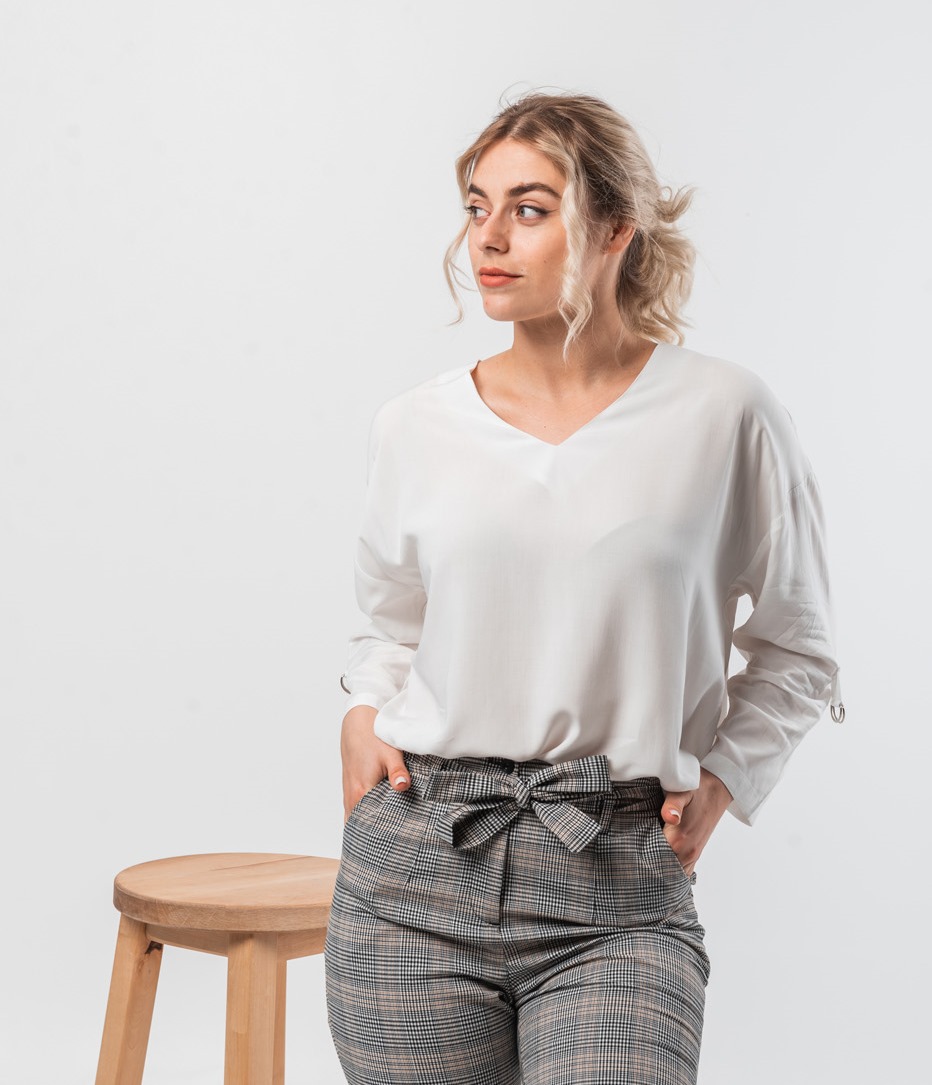 

Блуза деми Wear me женская свободная с вырезом и длинным рукавом  Белый 1w/14/12, Блуза деми Wear me женская свободная с вырезом и длинным рукавом XL Белый 1w/14/12