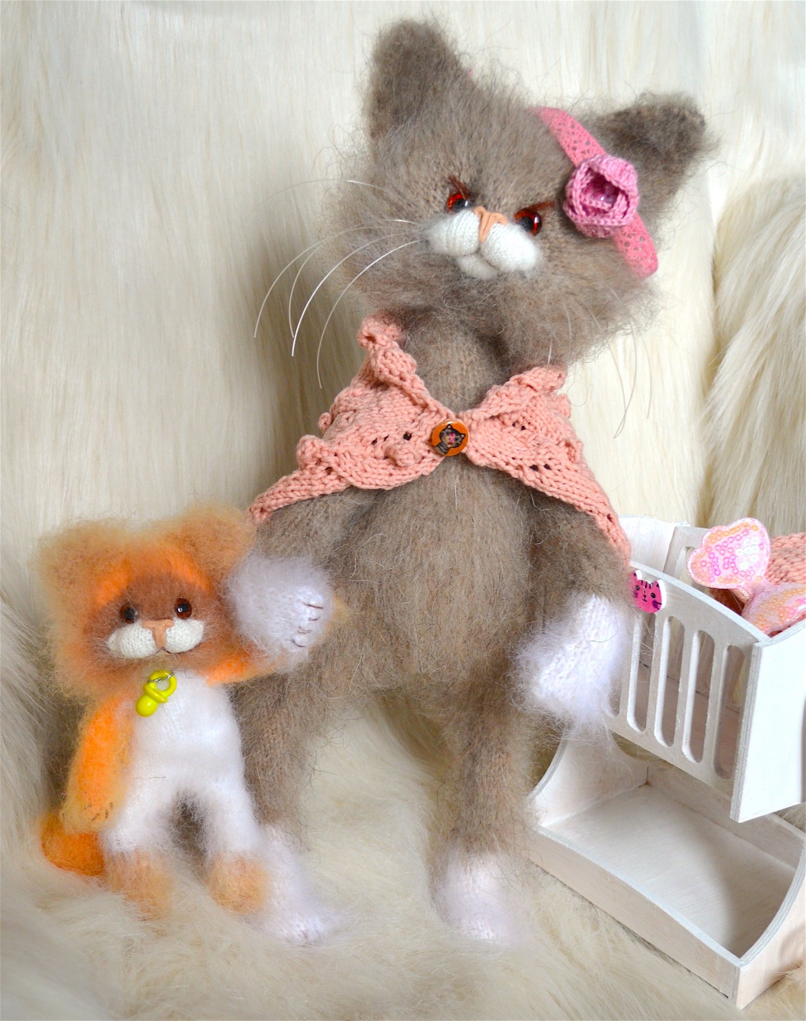 

Игрушка Семья кошачьих,мама Кошка и Котенок Малыш в колыбельке, Совушка