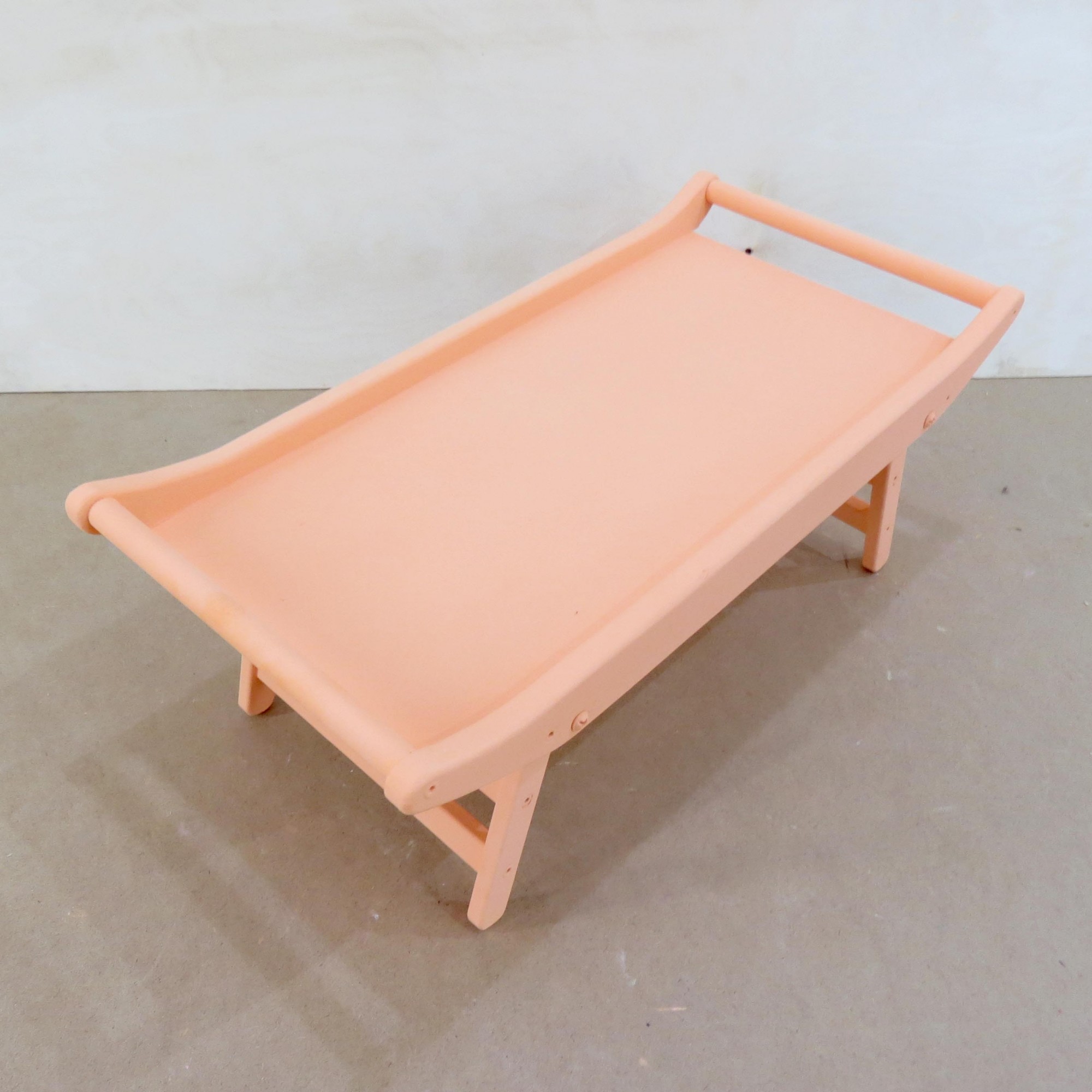 

Прикроватный столик-поднос с ручками IZD Айова 68х34х17 см Грейпфрут СТП-001254