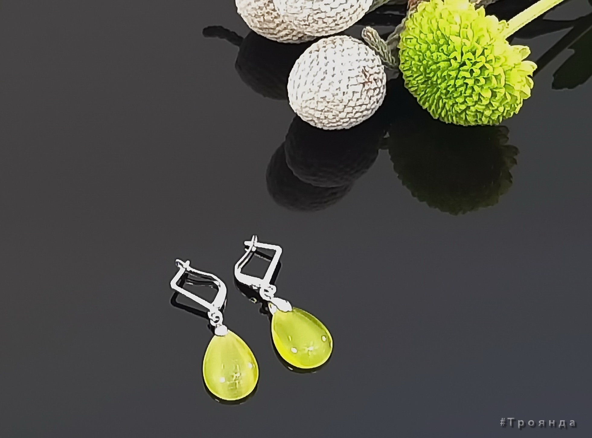 

Серьги из натурального камня Кошачий глаз длина 4 см зеленые (05023013-05)
